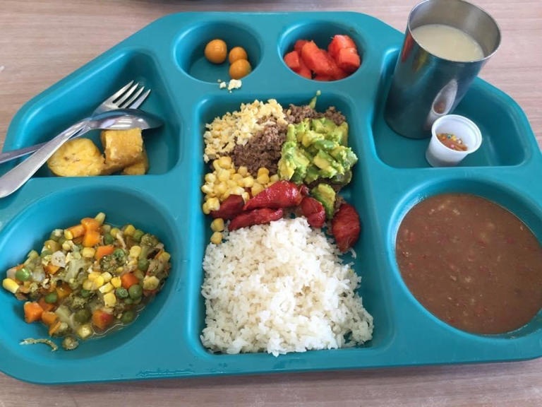 Học sinh bốn phương ăn gì trong bữa trưa ở trường học? - 3