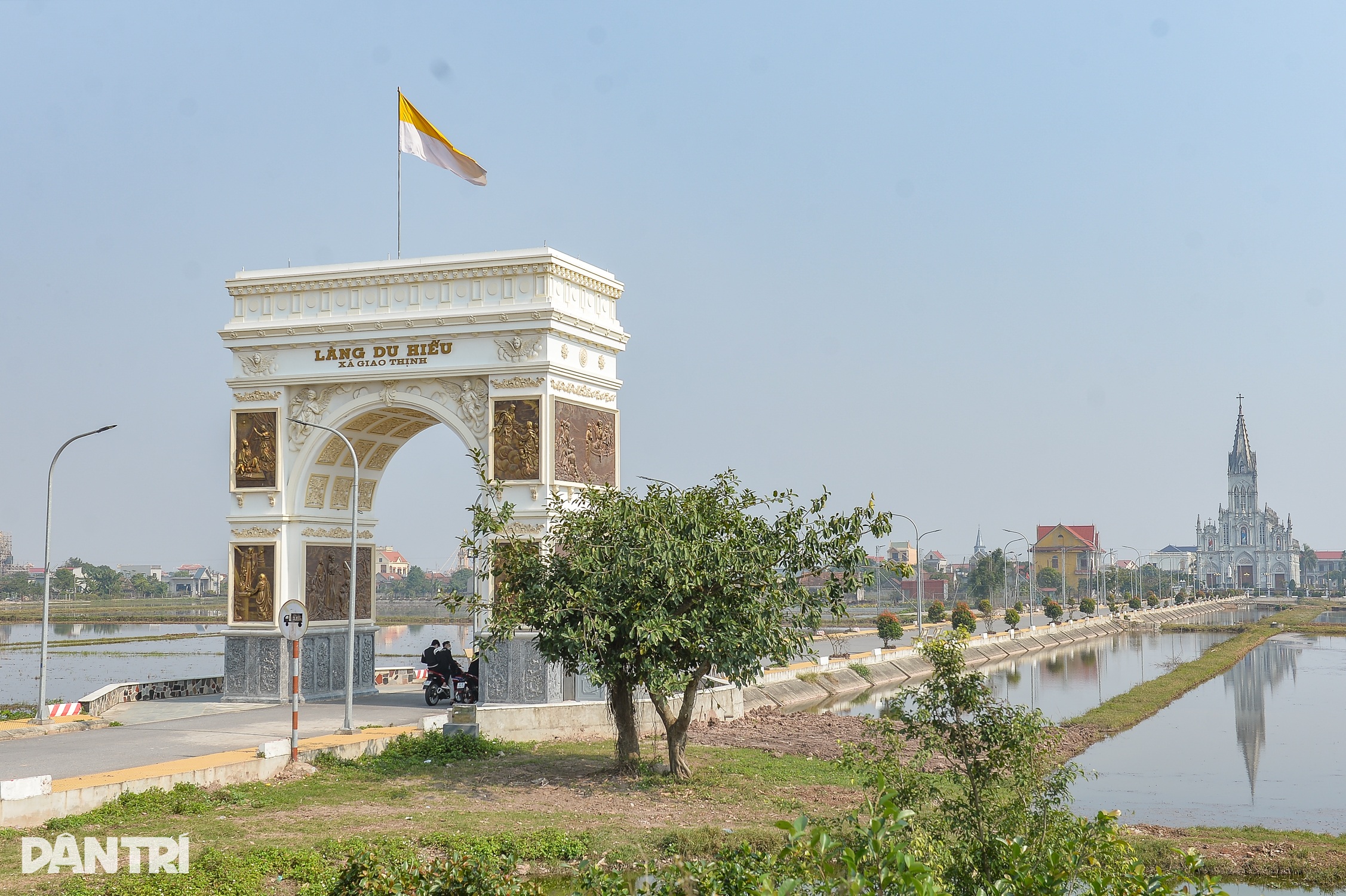 Cổng làng khủng giống phong cách châu Âu ỏ Nam Định - 1 Cổng làng khủng giống phong cách châu Âu ỏ Nam Định - 1