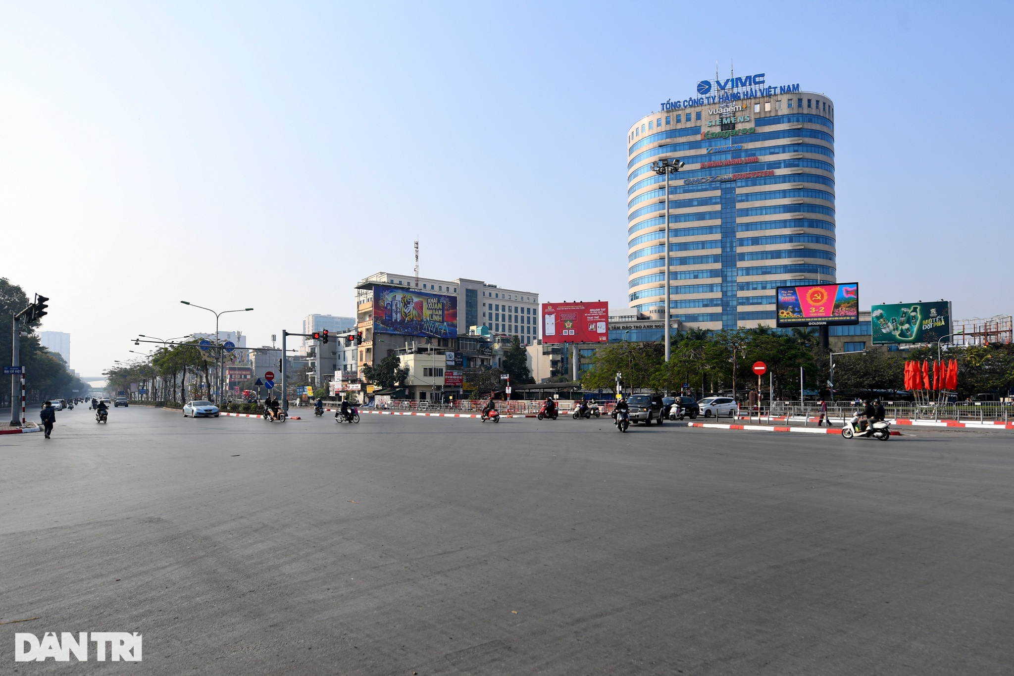Đường phố Hà Nội vắng vẻ lạ thường ngày 30 Tết - 13