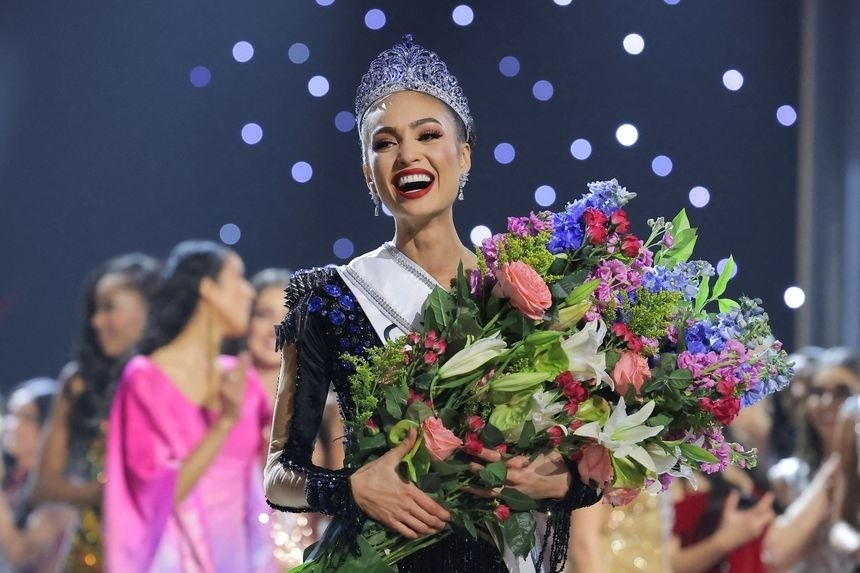 Tân Hoa hậu Hoàn vũ thừa nhận không tắm gội suốt hai tuần dự thi - 1
