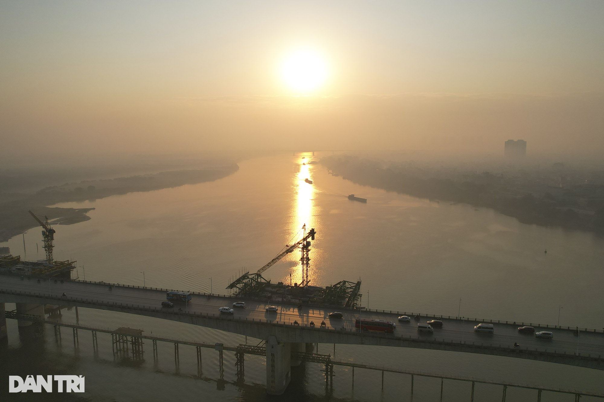 Bình minh rực rỡ trên sông Hồng - 2 Bình minh rực rỡ trên sông Hồng - 2