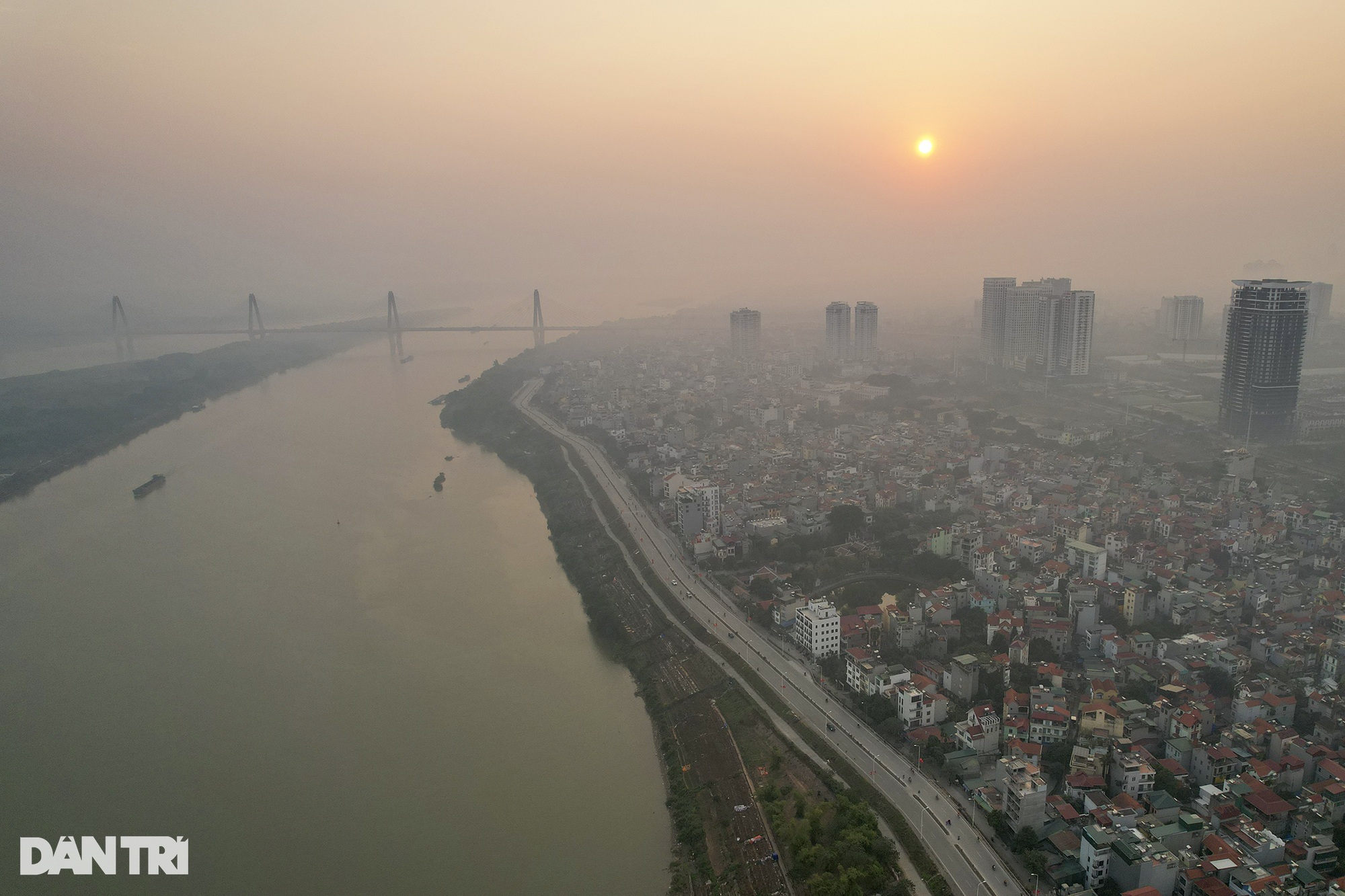 Bình minh rực rỡ trên sông Hồng - 15 Bình minh rực rỡ trên sông Hồng - 15