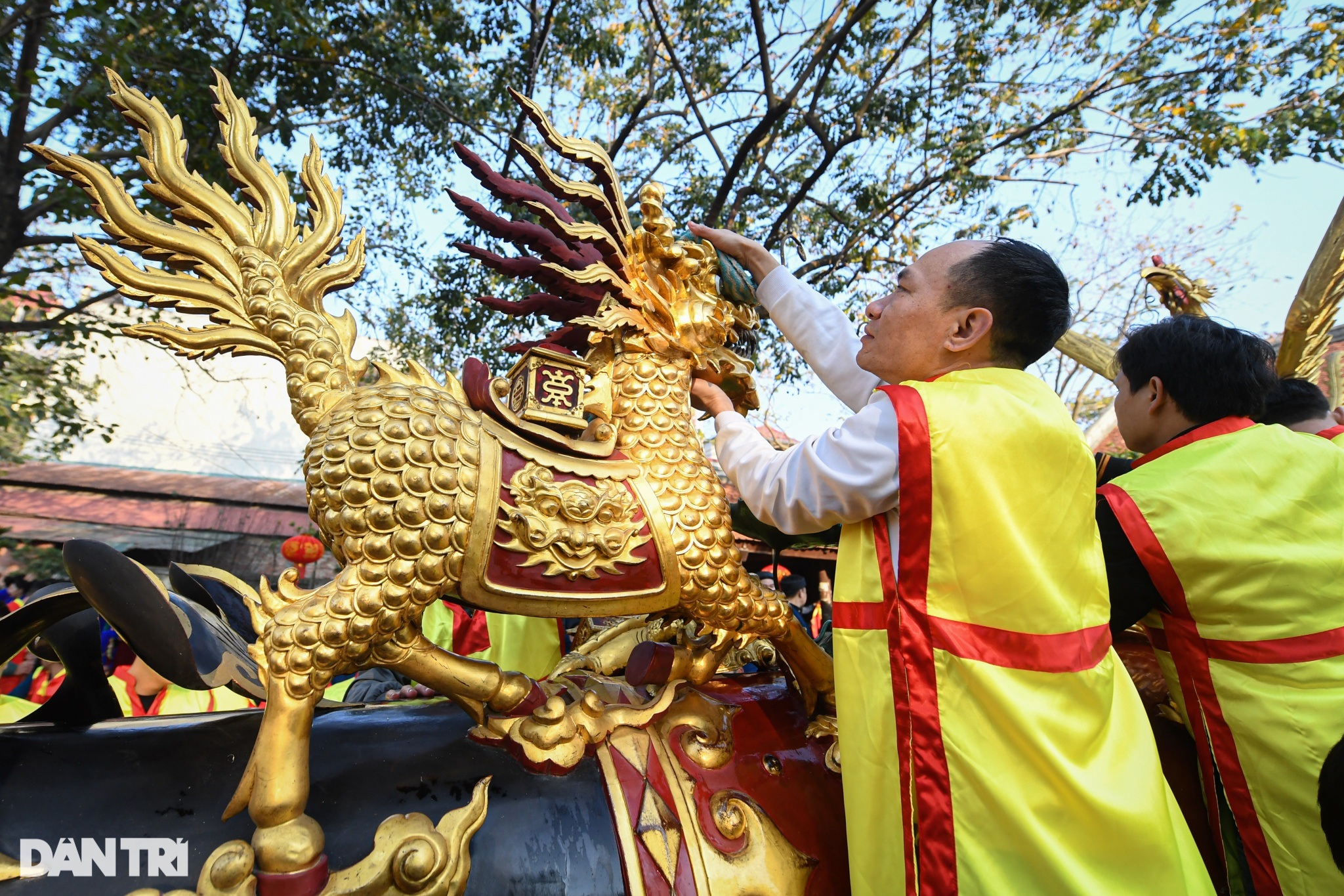 View - Rước pháo Đồng Kỵ rực rỡ, sôi động mở đầu tháng lễ hội trải khắp miền Bắc | Báo Dân trí