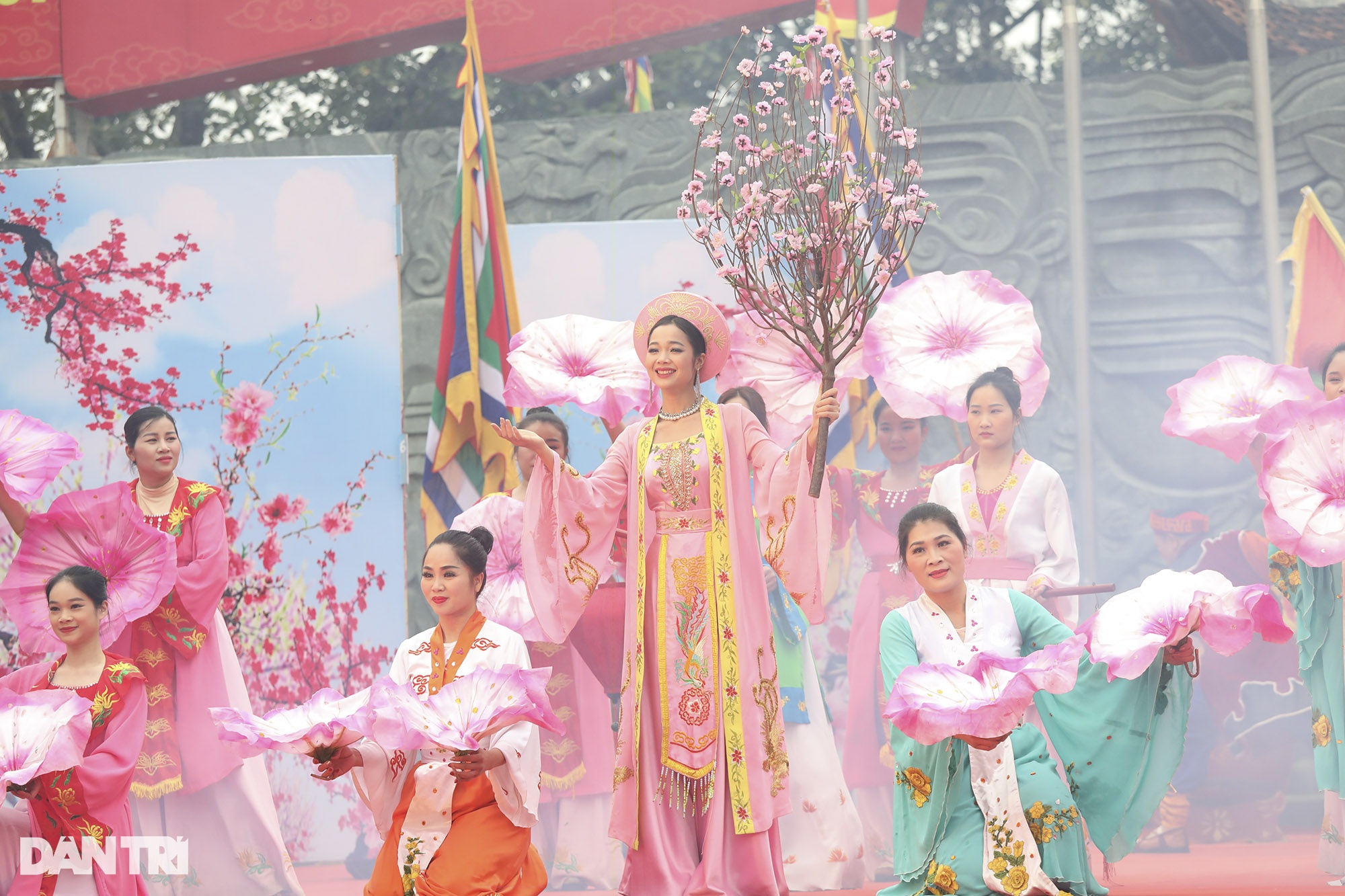 Hào hùng hội Gò Đống Đa tưởng nhớ chiến thắng của vua Quang Trung - 13 Hào hùng hội Gò Đống Đa tưởng nhớ chiến thắng của vua Quang Trung - 13