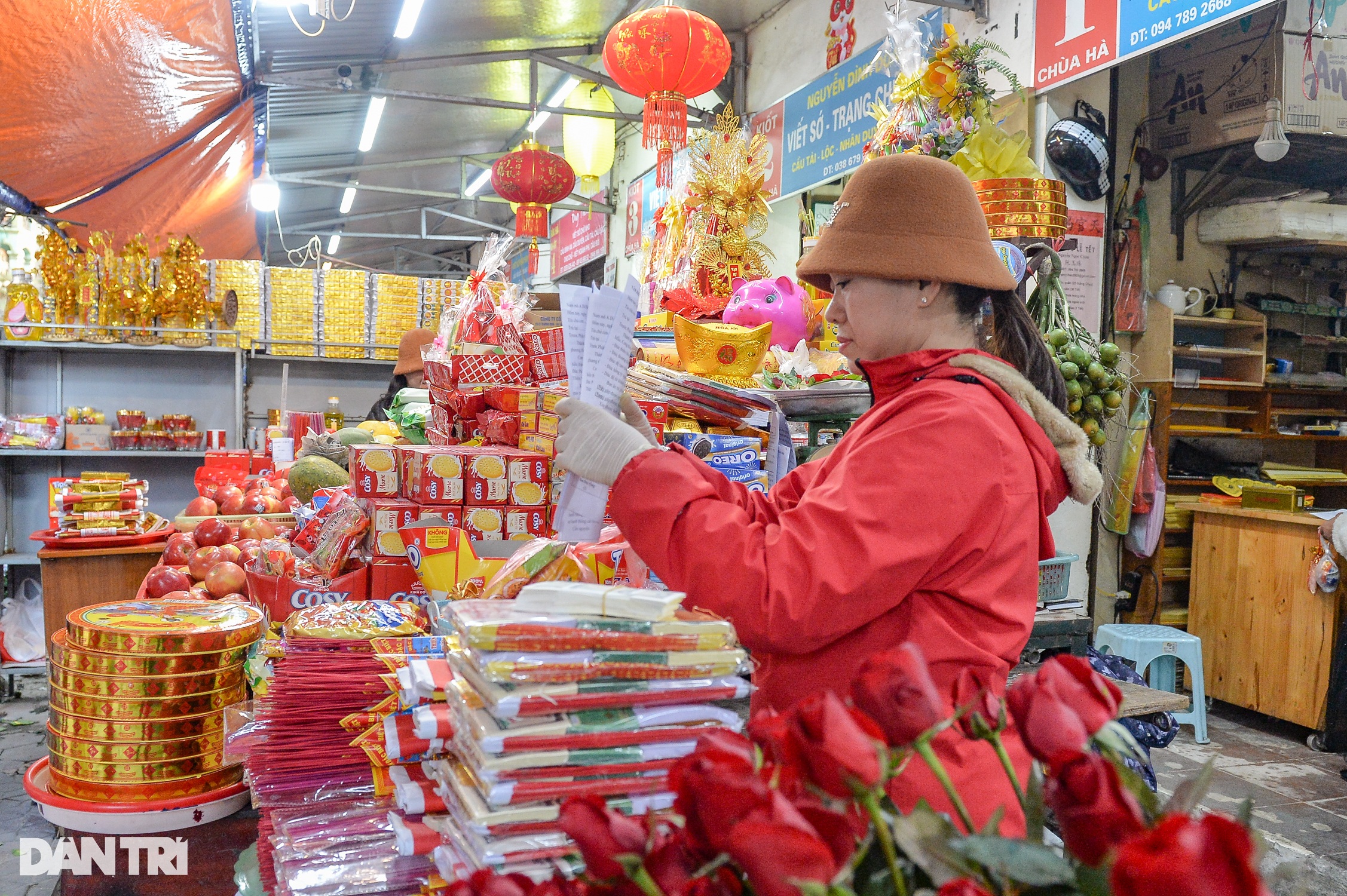 Nam thanh nữ tú tấp nập đi chùa Hà ở Hà Nội cầu duyên ngày đầu năm mới - 4