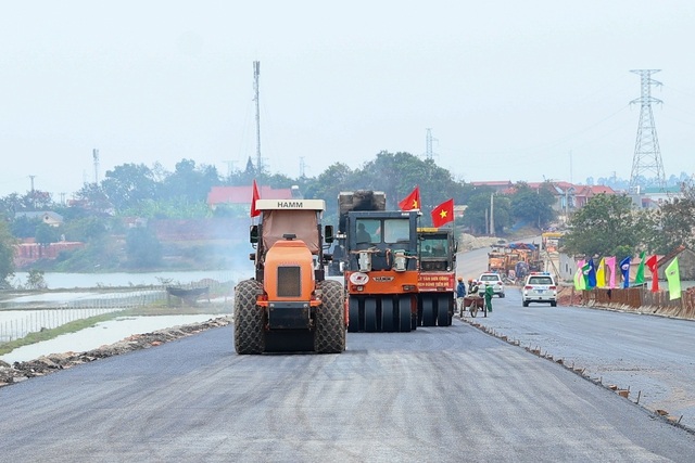 Thủ tướng kiểm tra, đôn đốc các dự án cao tốc Bắc - Nam - 7