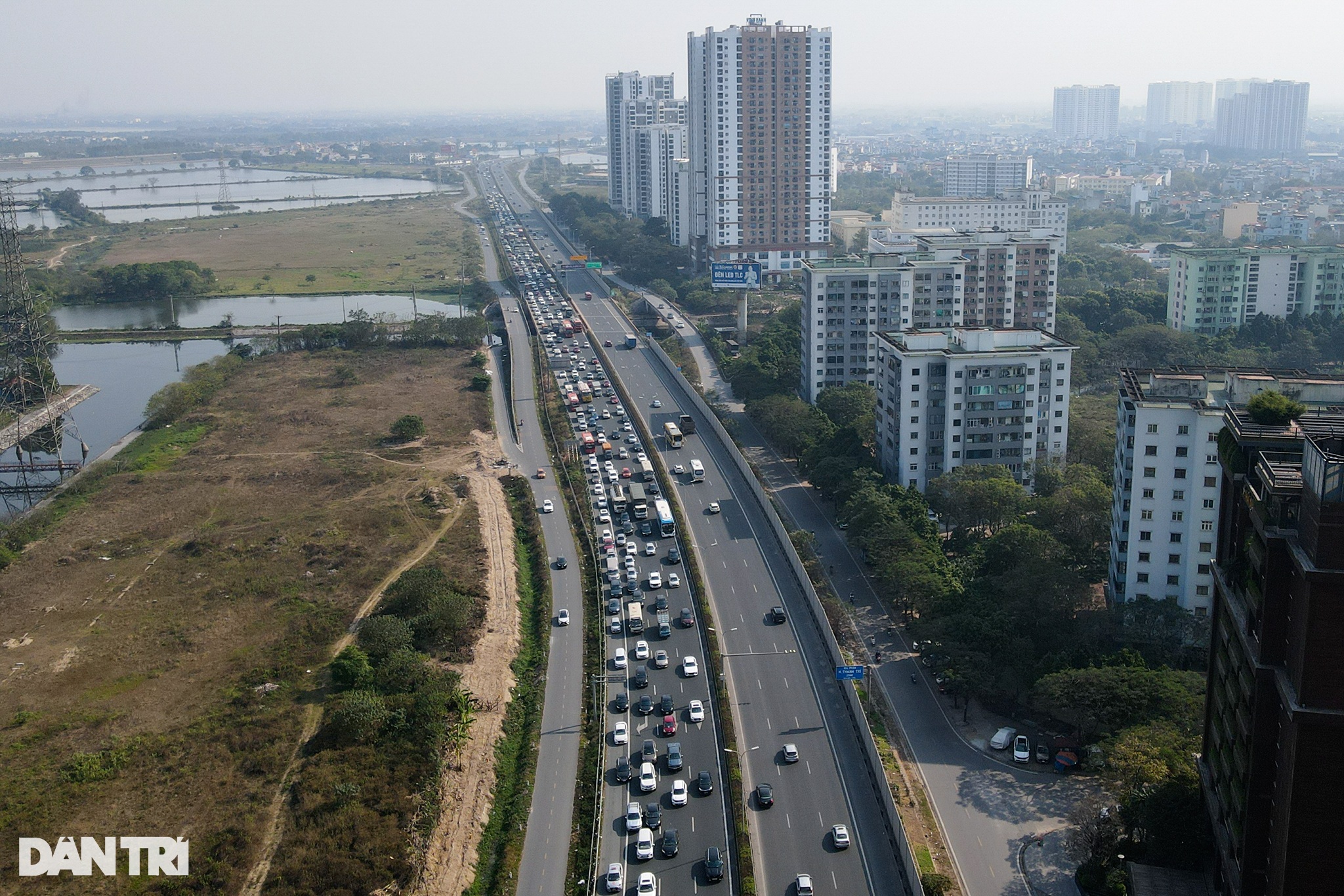 Sinh viên, người lao động nườm nượp đổ về Thủ đô sau kỳ nghỉ Tết - 1