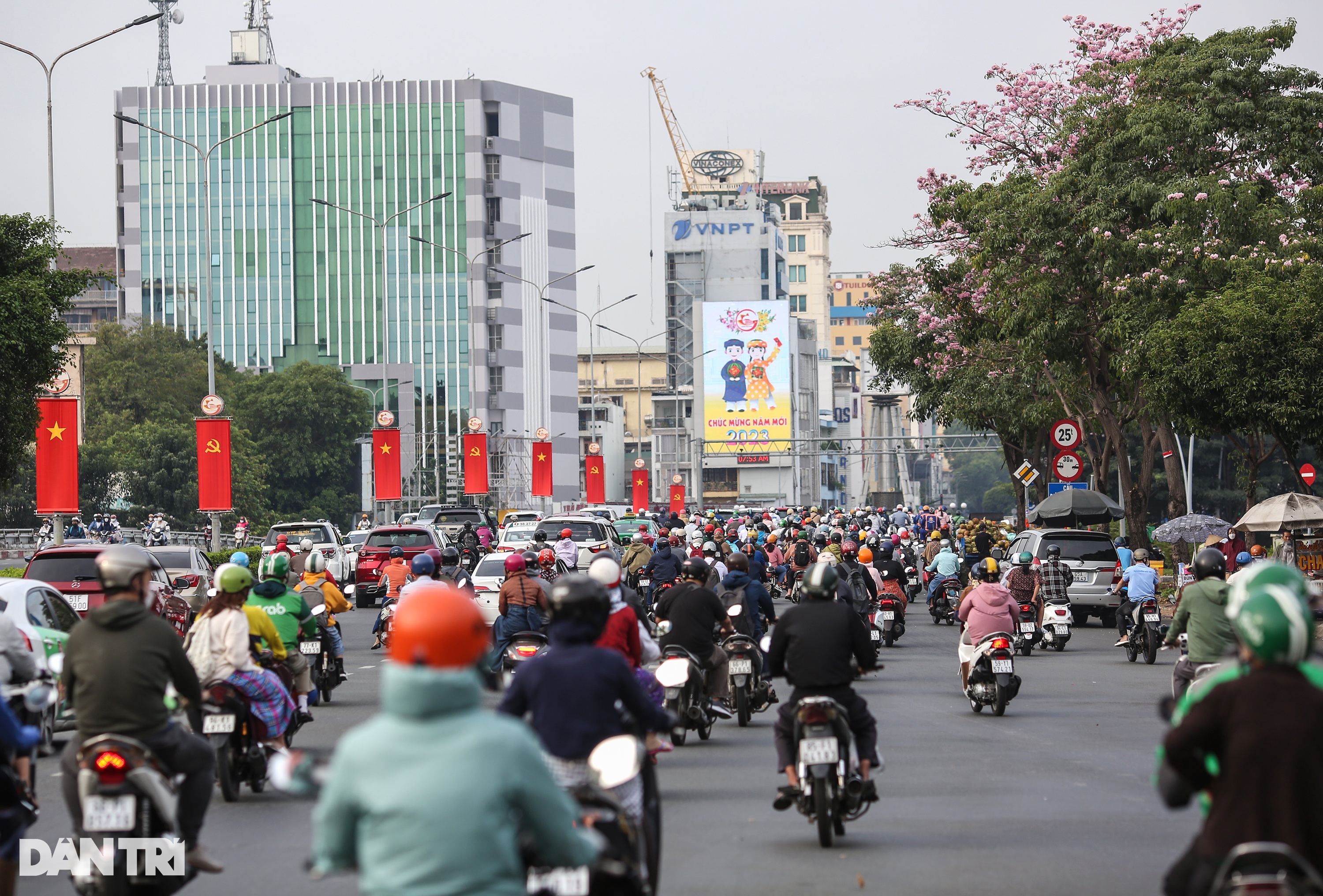 Giao thông TPHCM ùn ứ cục bộ sáng đầu tuần sau kỳ nghỉ Tết - 11 Giao thông TPHCM ùn ứ cục bộ sáng đầu tuần sau kỳ nghỉ Tết - 11