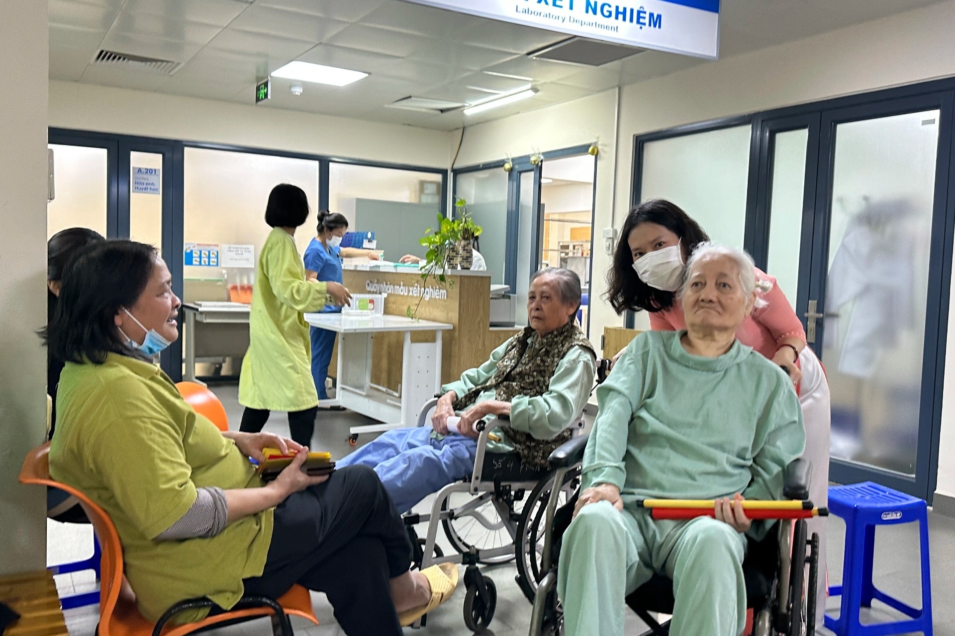 Người già nhập viện tăng 30%, chú ý bệnh hô hấp, tai biến - 1 Người già nhập viện tăng 30%, chú ý bệnh hô hấp, tai biến - 1