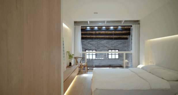 View - Căn nhà cổ cũ nát lột xác sau khi cải tạo khiến hàng xóm ngỡ ngàng | Báo Dân trí