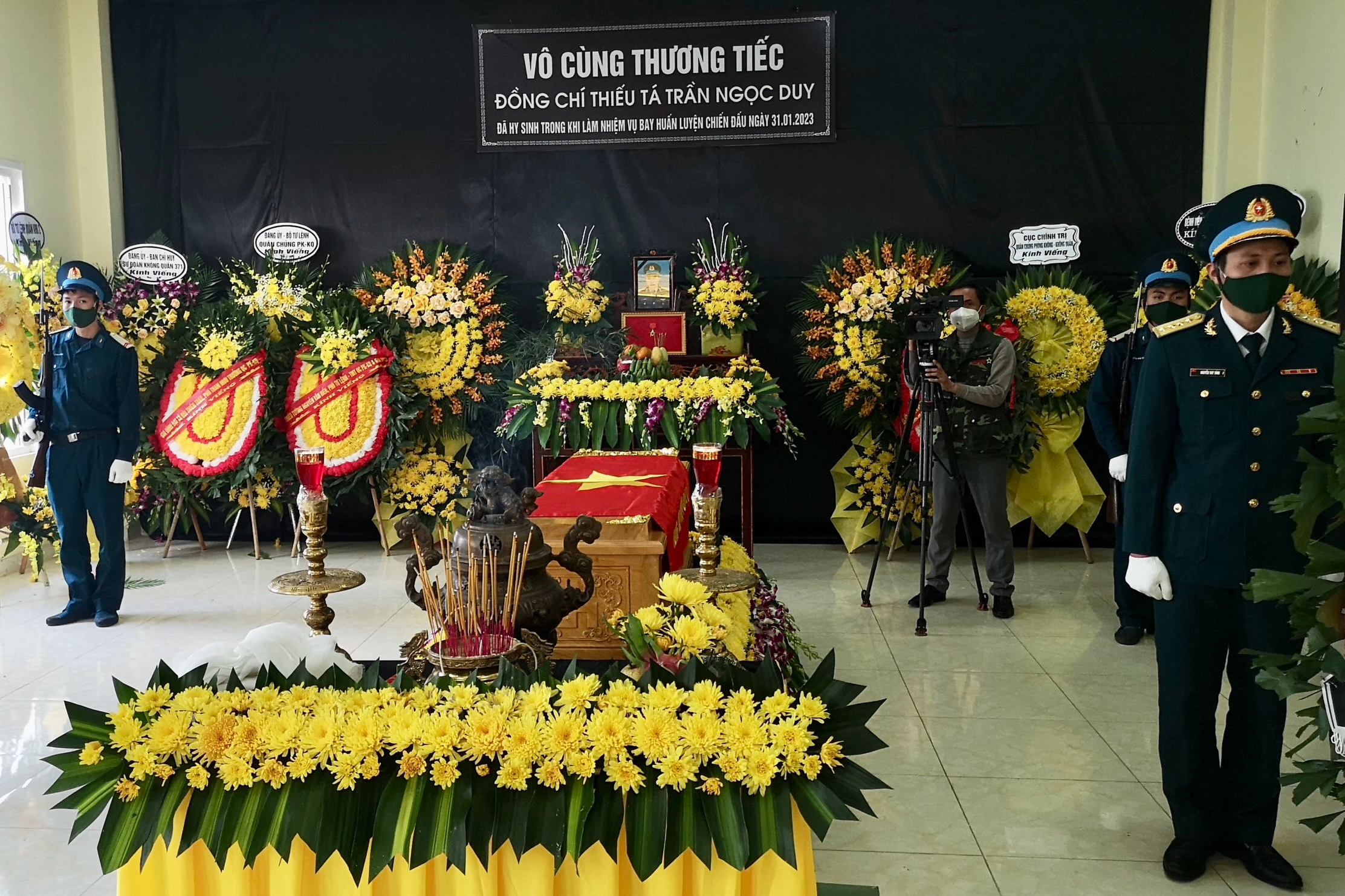 Tổ chức lễ tang phi công Trần Ngọc Duy theo nghi thức quân đội - 1