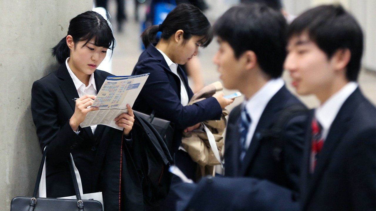 Sinh viên Nhật Bản săn việc làm sớm như thế nào? - 1