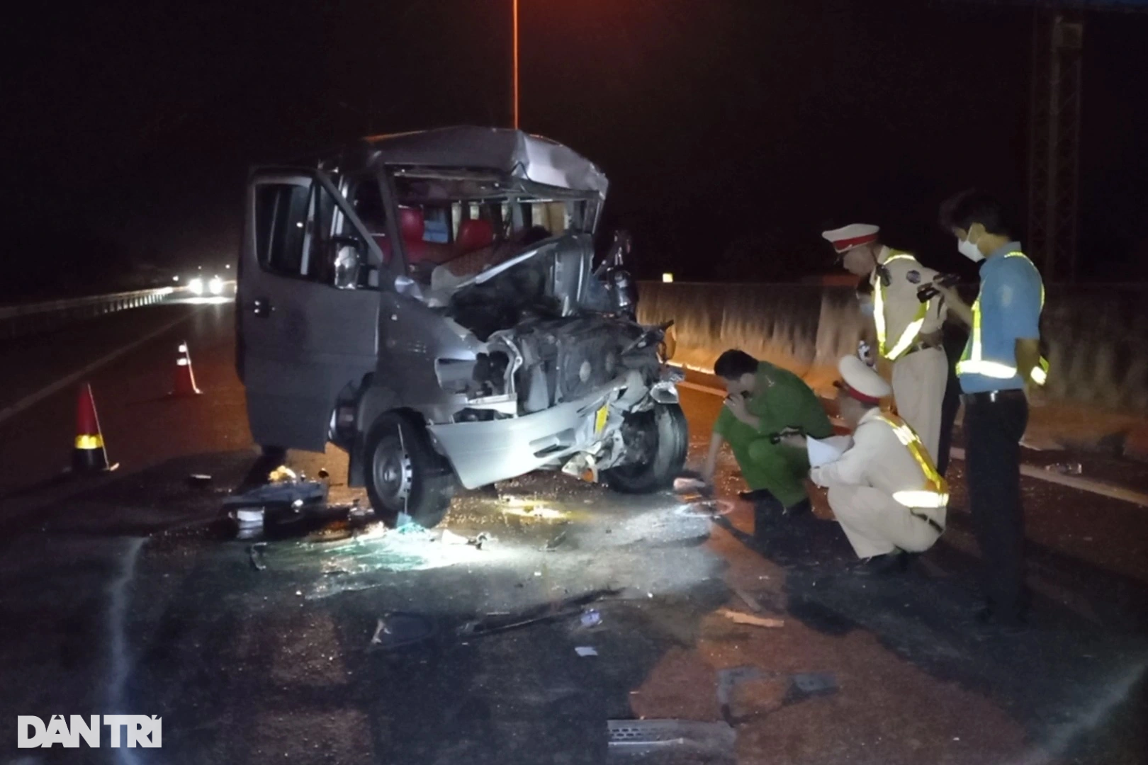 Truy tìm chiếc xe trong vụ tai nạn khiến 2 người chết, 5 bị thương - 1