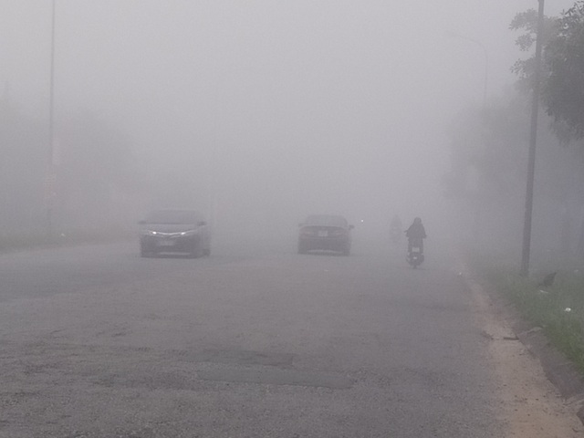 Mẹo xử lý kính ô tô bị mờ hơi nước và kinh nghiệm lái xe khi trời sương mù - 2