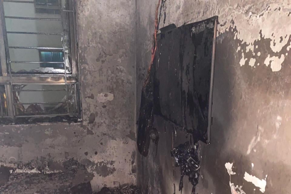 Vụ cháy chung cư HH Linh Đàm: Cảnh sát đưa 120 người thoát nạn trong đêm - 3