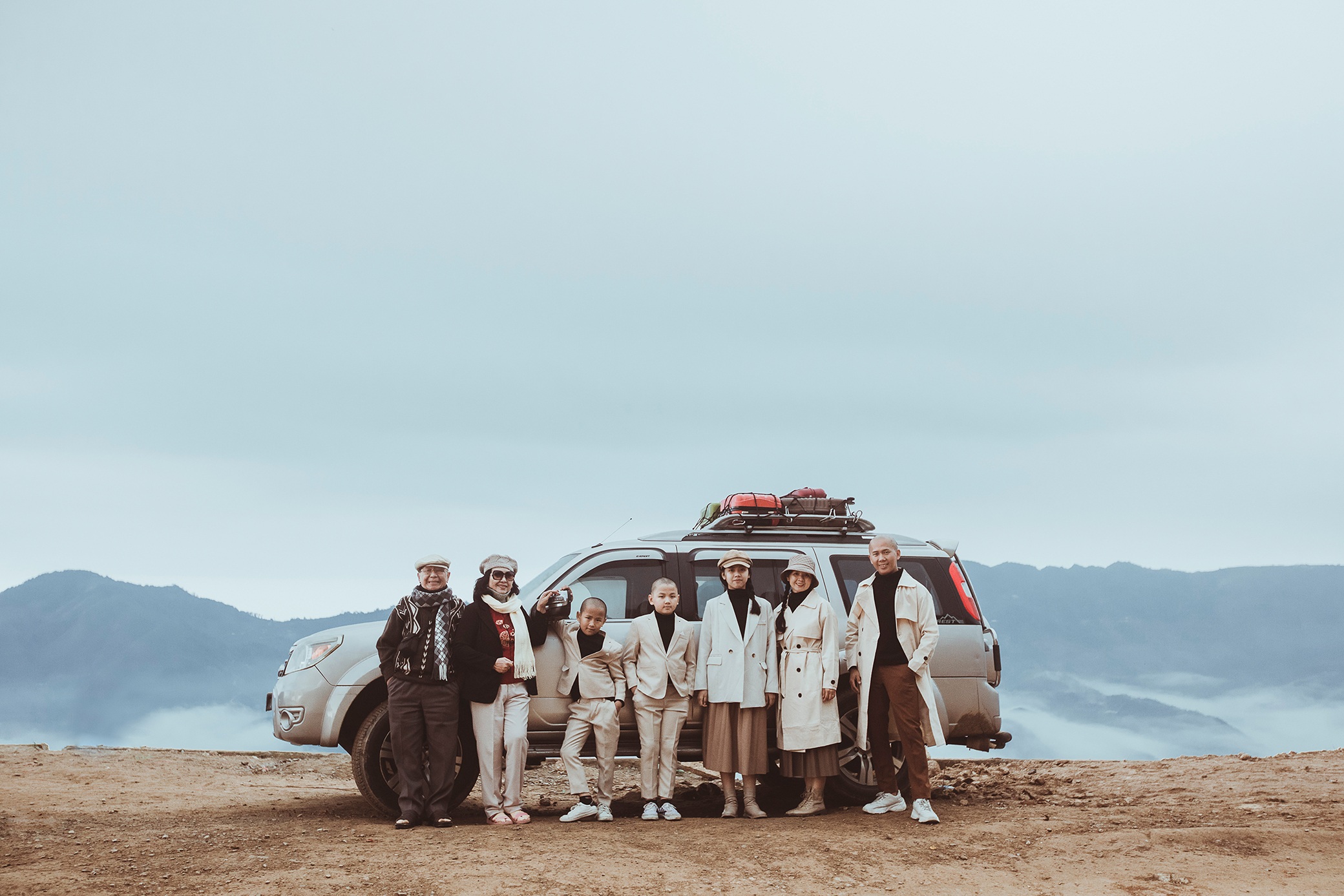 U80 grandparents with their children and grandchildren travel 5,500km, travel around Vietnam - 1