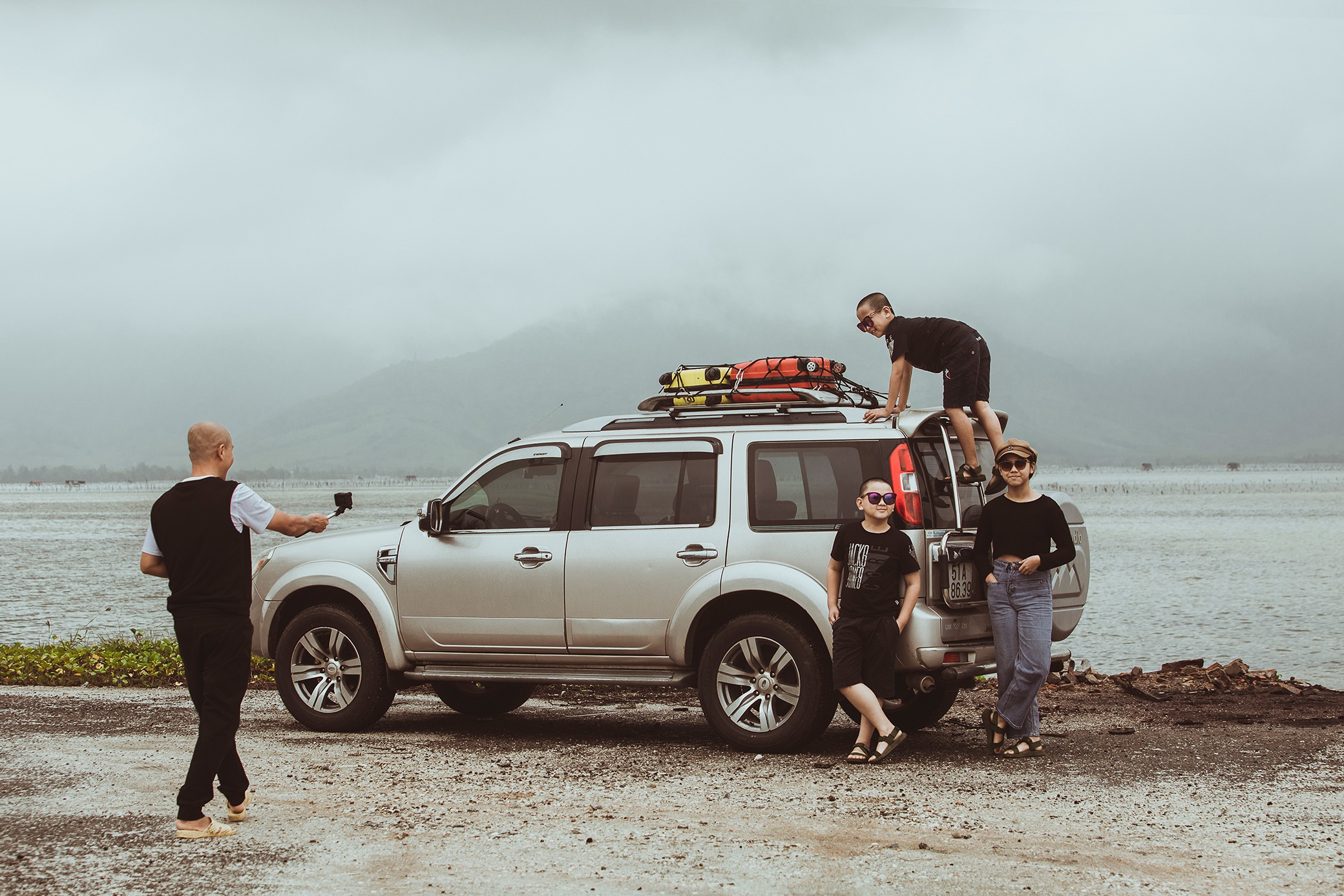 U80 grandparents with their children and grandchildren travel 5,500km, travel around Vietnam - 3