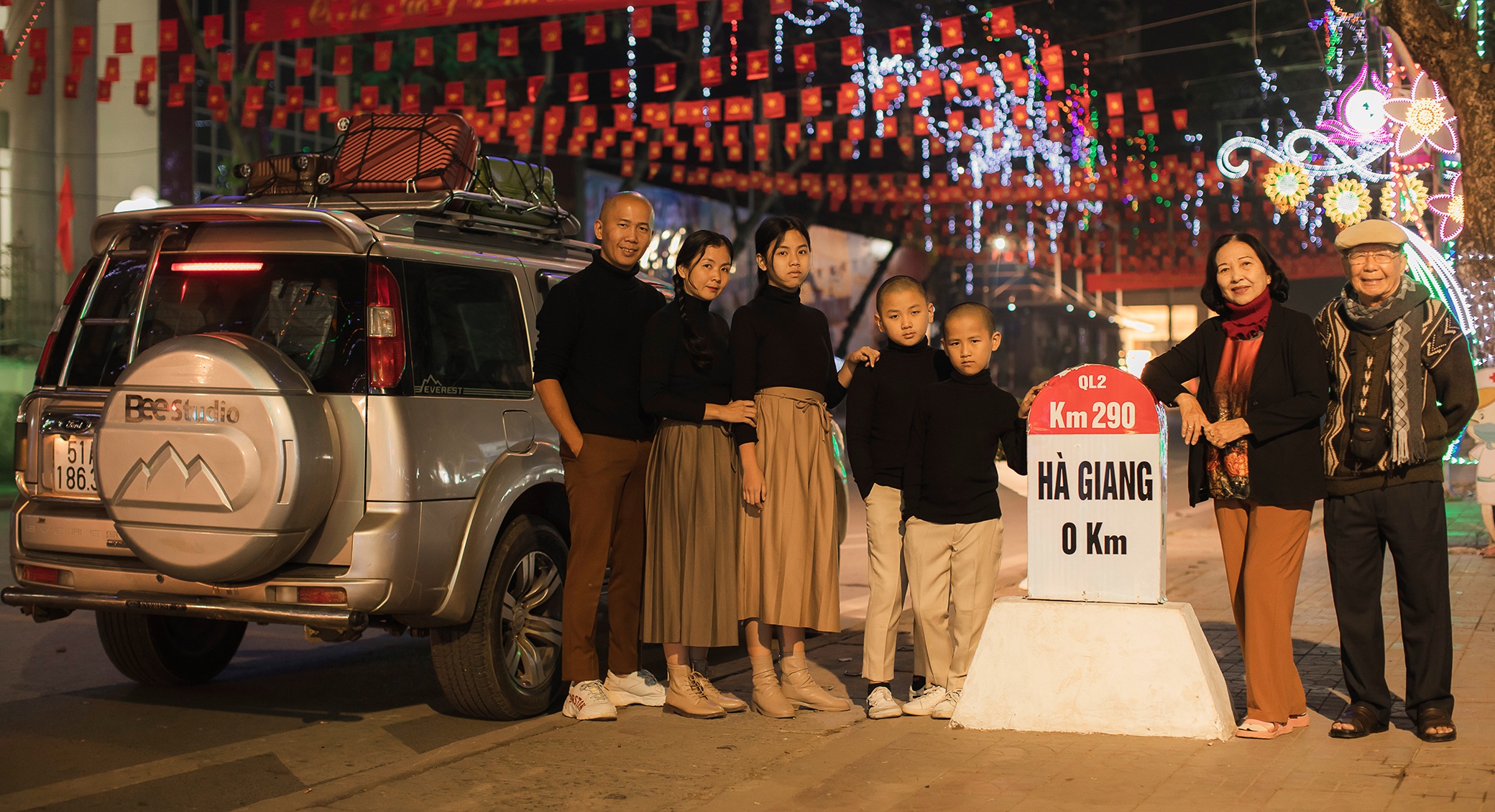 U80 grandparents with their children and grandchildren travel 5,500km, travel around Vietnam - 2