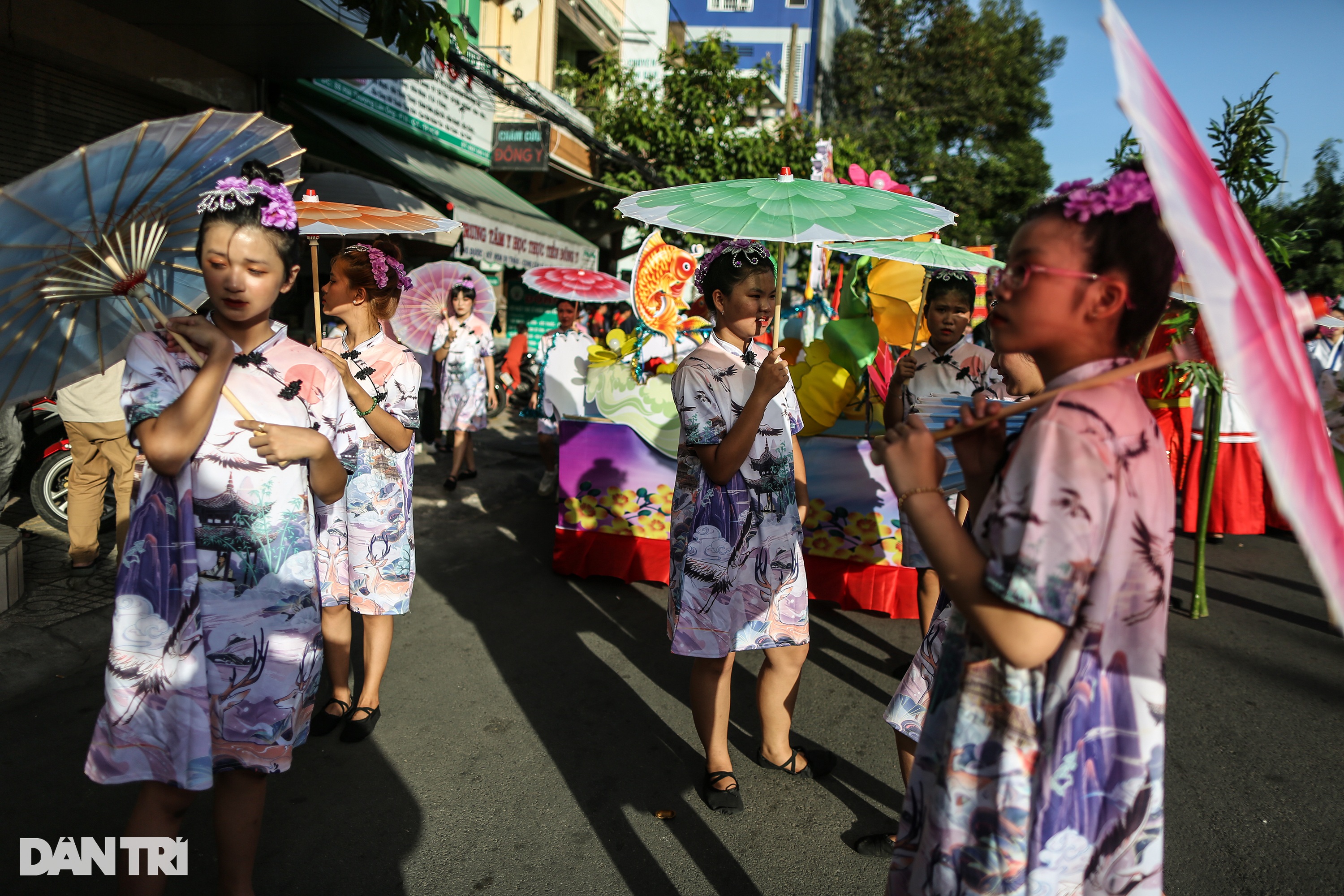 Tiên nữ, Bát Tiên cùng xuống phố tại Lễ hội Tết Nguyên tiêu ở TPHCM - 4