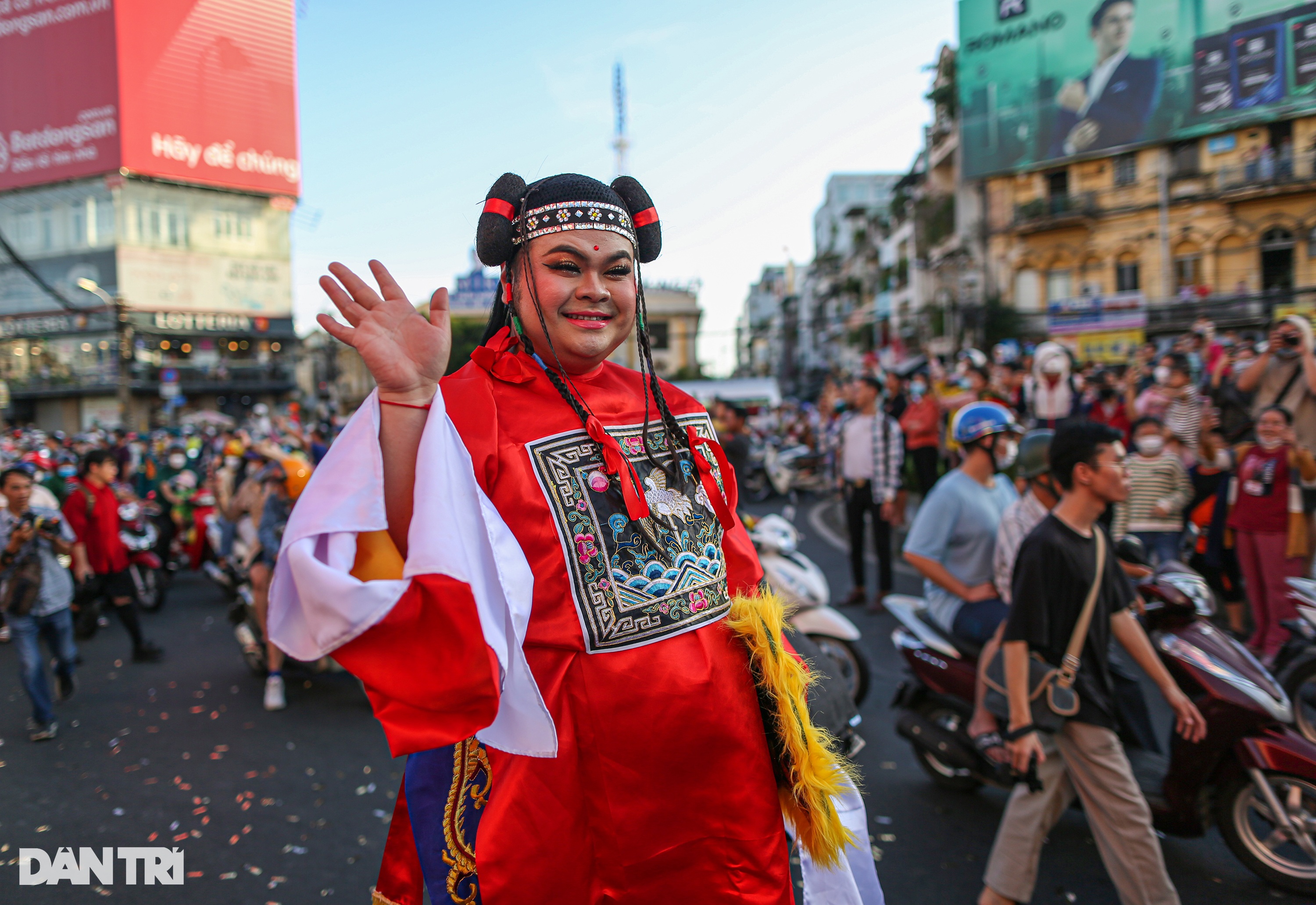Tiên nữ, Bát Tiên cùng xuống phố tại Lễ hội Tết Nguyên tiêu ở TPHCM - 8 Tiên nữ, Bát Tiên cùng xuống phố tại Lễ hội Tết Nguyên tiêu ở TPHCM - 8