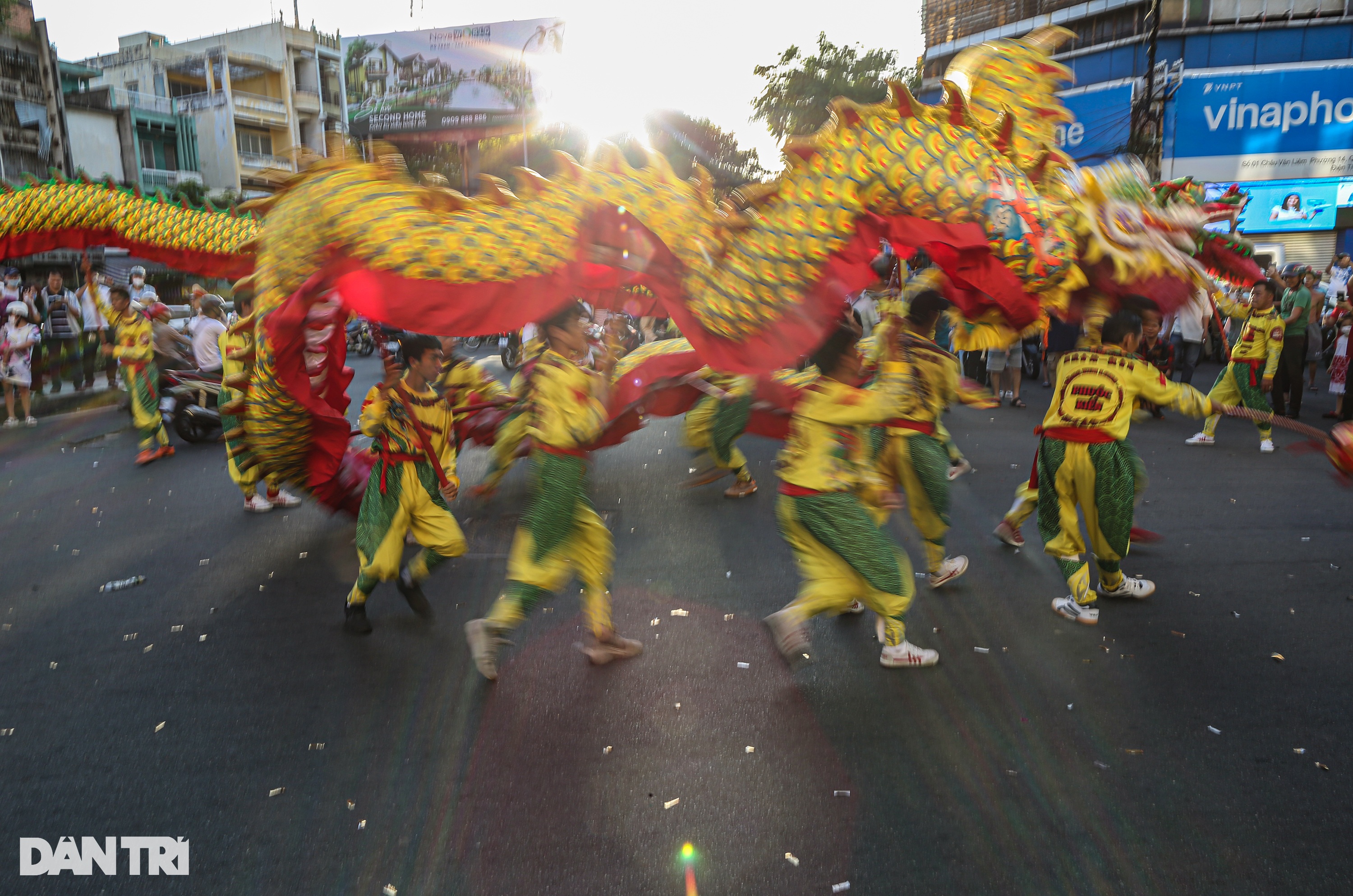 Tiên nữ, Bát Tiên cùng xuống phố tại Lễ hội Tết Nguyên tiêu ở TPHCM - 11 Tiên nữ, Bát Tiên cùng xuống phố tại Lễ hội Tết Nguyên tiêu ở TPHCM - 11