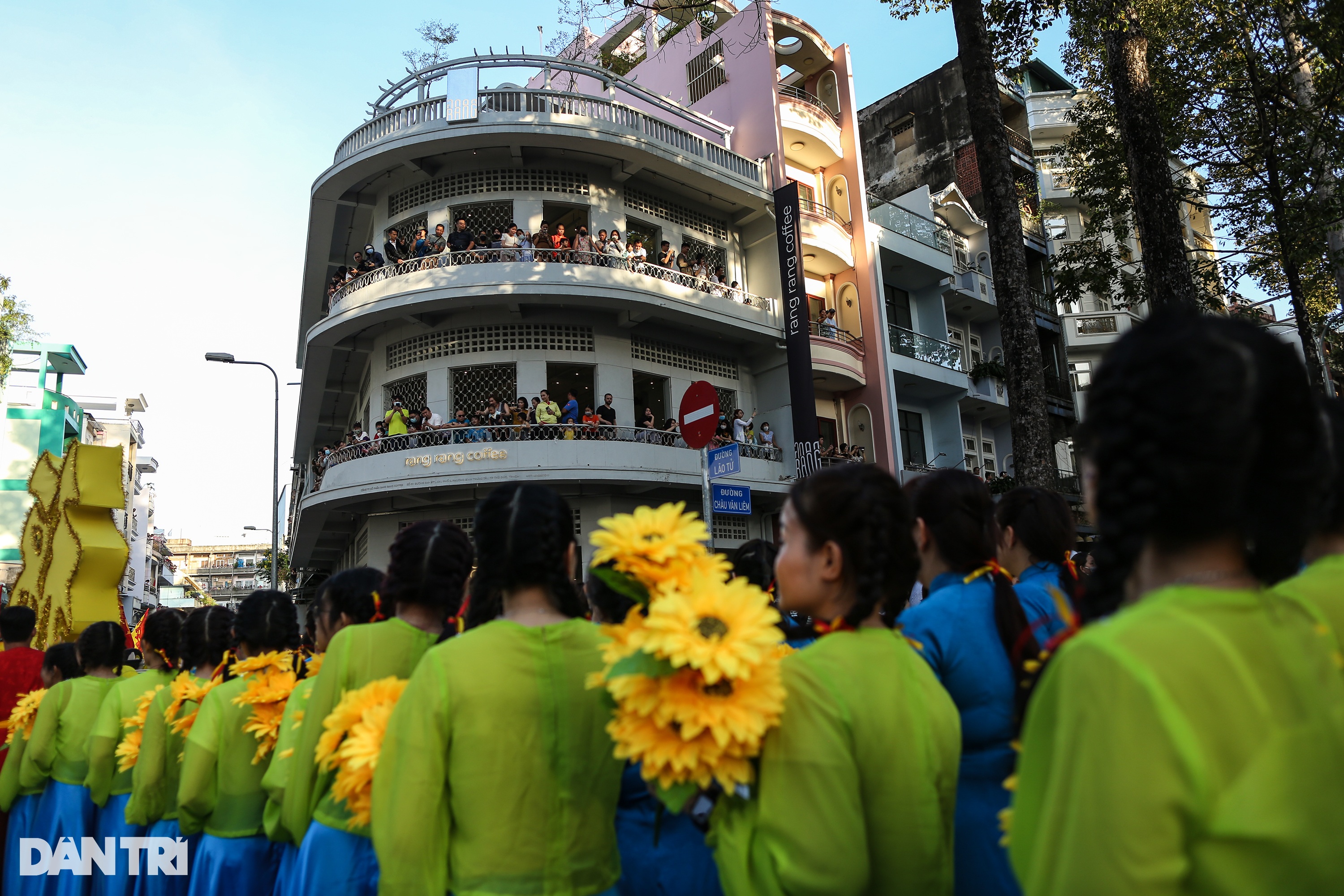 Tiên nữ, Bát Tiên cùng xuống phố tại Lễ hội Tết Nguyên tiêu ở TPHCM - 14