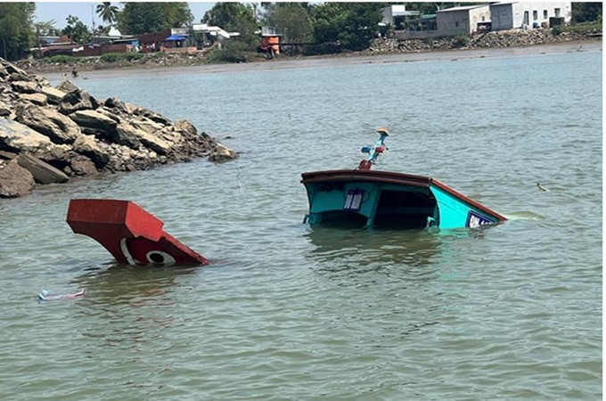 Vụ 12 người rơi xuống sông: Đò chưa được cấp phép chở khách từ TP Thủ Đức - 1