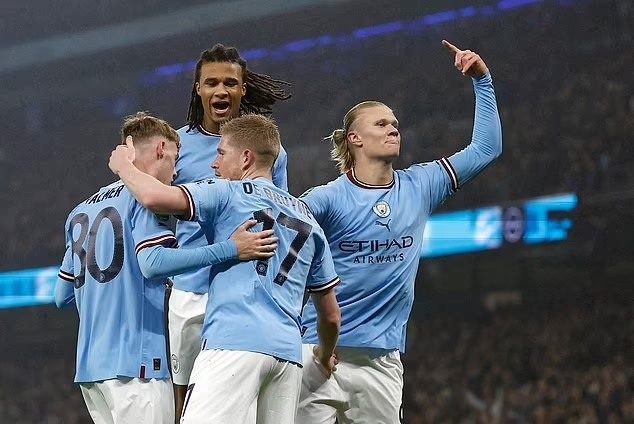 Bị Premier League đánh hội đồng, Man City có thể xuống hạng 5 - 1