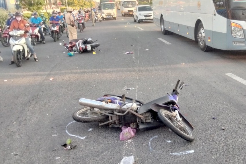 TPHCM: Liên quan tai nạn chết người, tài xế lái xe khách rời hiện trường - 1