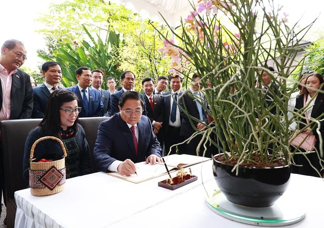 Singapore lấy tên Thủ tướng Phạm Minh Chính và Phu nhân đặt cho loài hoa lan mới - 1