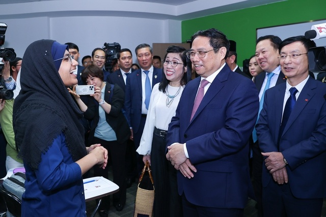 Thủ tướng thăm Đại học Quốc gia và lớp học tiếng Việt tại Brunei - 3