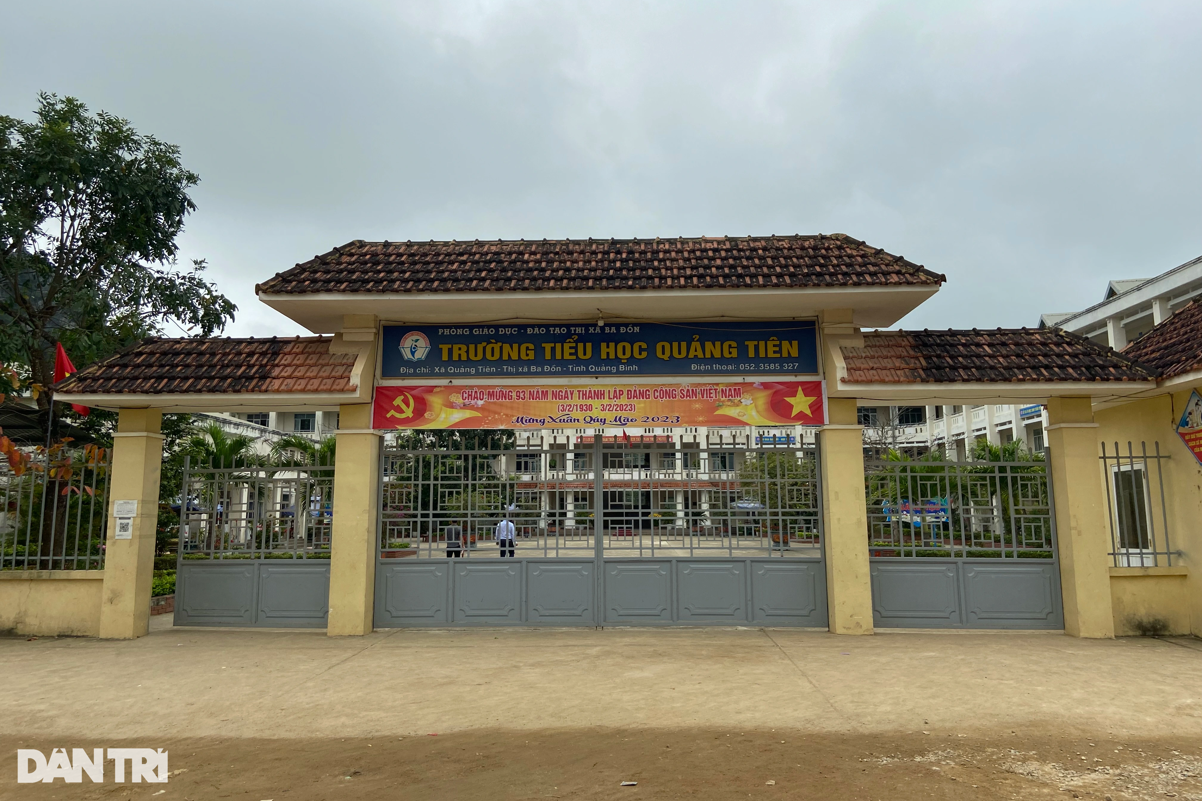 Thót tim cảnh học sinh không mặc áo phao, vượt sông đến trường - 6 Thót tim cảnh học sinh không mặc áo phao, vượt sông đến trường - 6