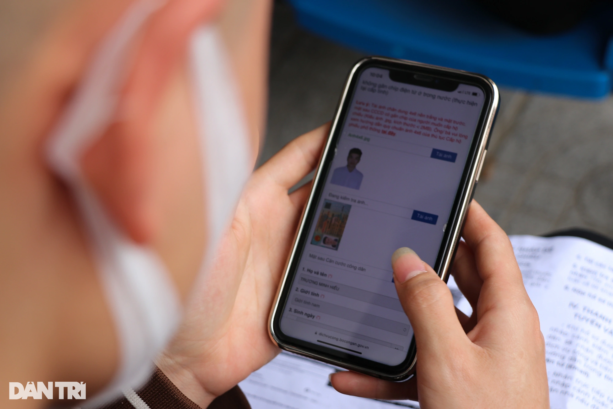 Công an cử thêm lực lượng hỗ trợ người dân gặp khó khi làm hộ chiếu online - 5 Công an cử thêm lực lượng hỗ trợ người dân gặp khó khi làm hộ chiếu online - 5