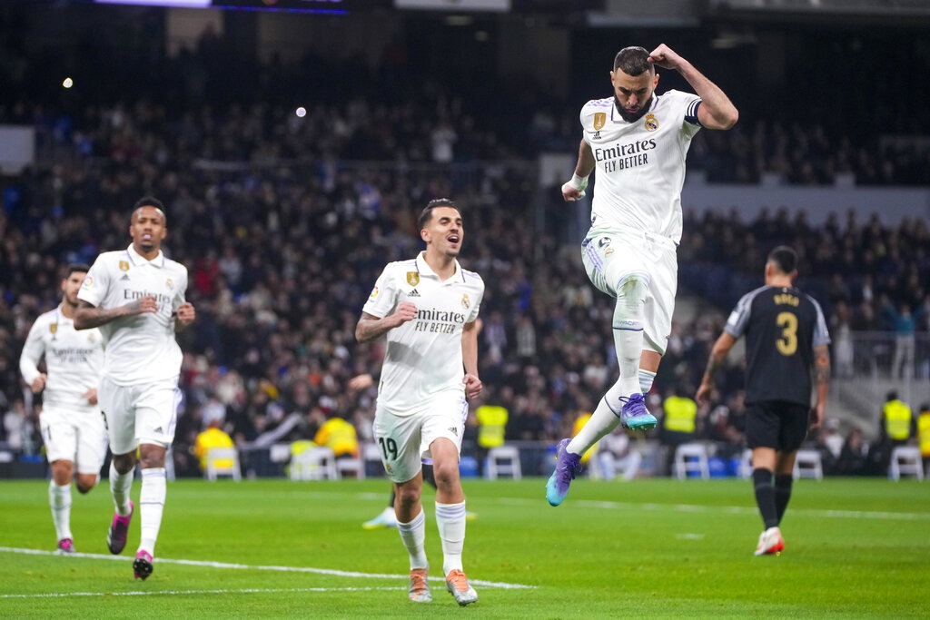 Benzema lập cú đúp, Real Madrid quyết tâm bám đuổi Barcelona - 2