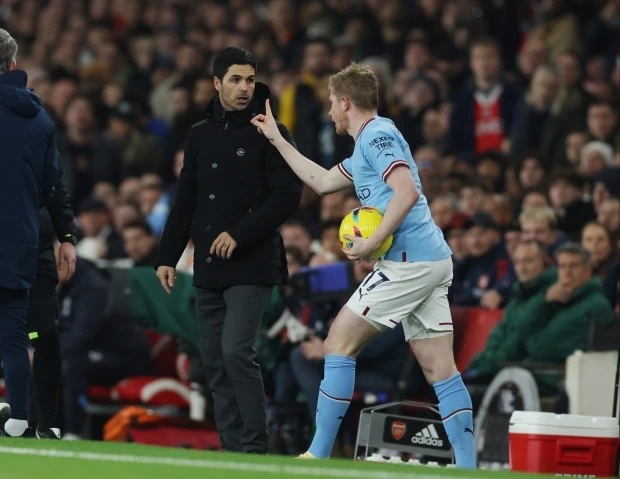 Kevin De Bruyne nổi cáu trước tiểu xảo của HLV Mikel Arteta - 2