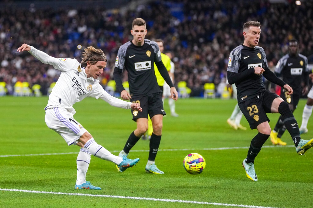 Benzema lập cú đúp, Real Madrid quyết tâm bám đuổi Barcelona - 3