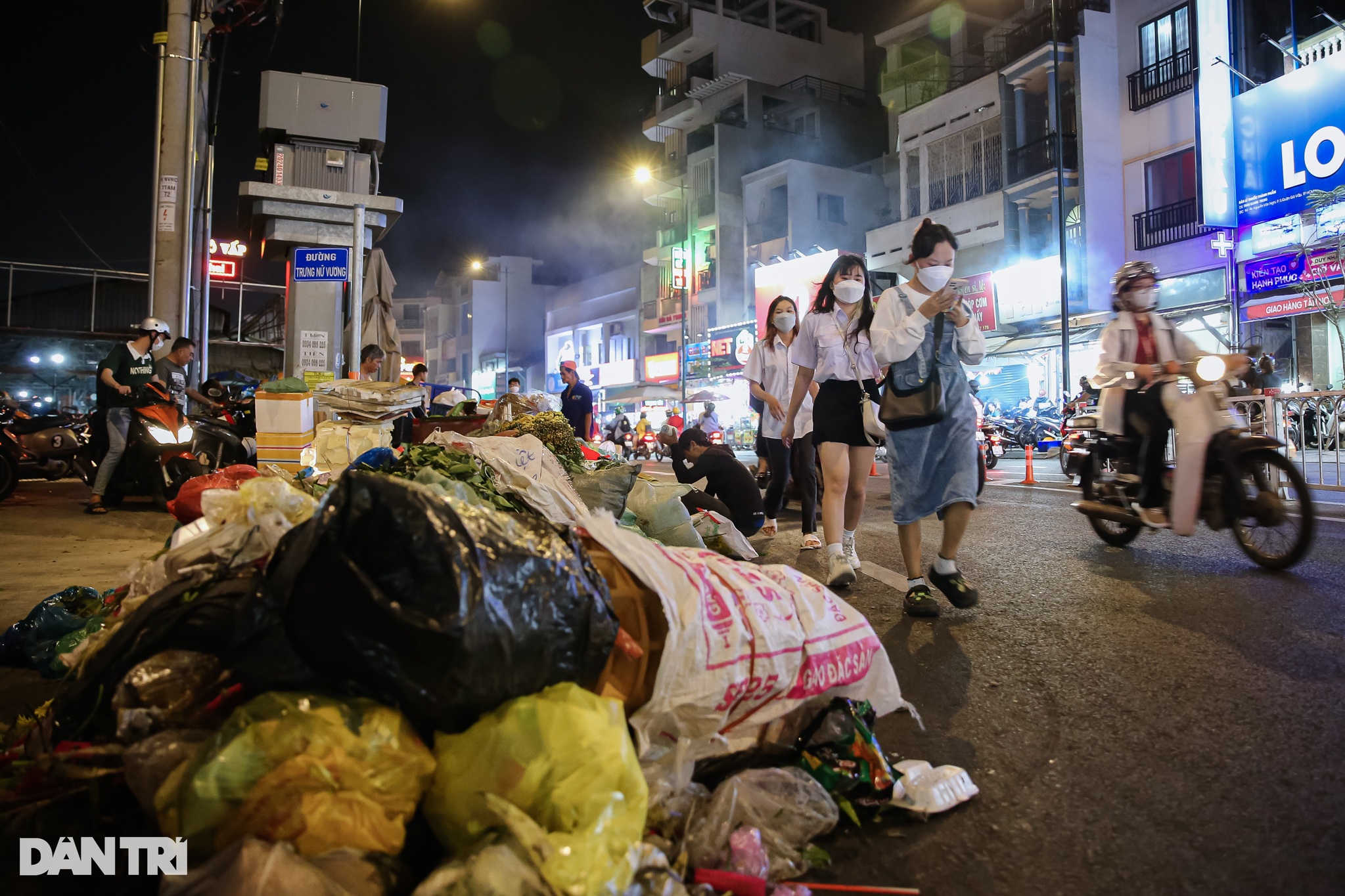 Khi vỉa hè không dành cho người đi bộ - 13 racviahe_namanh_12.jpg
