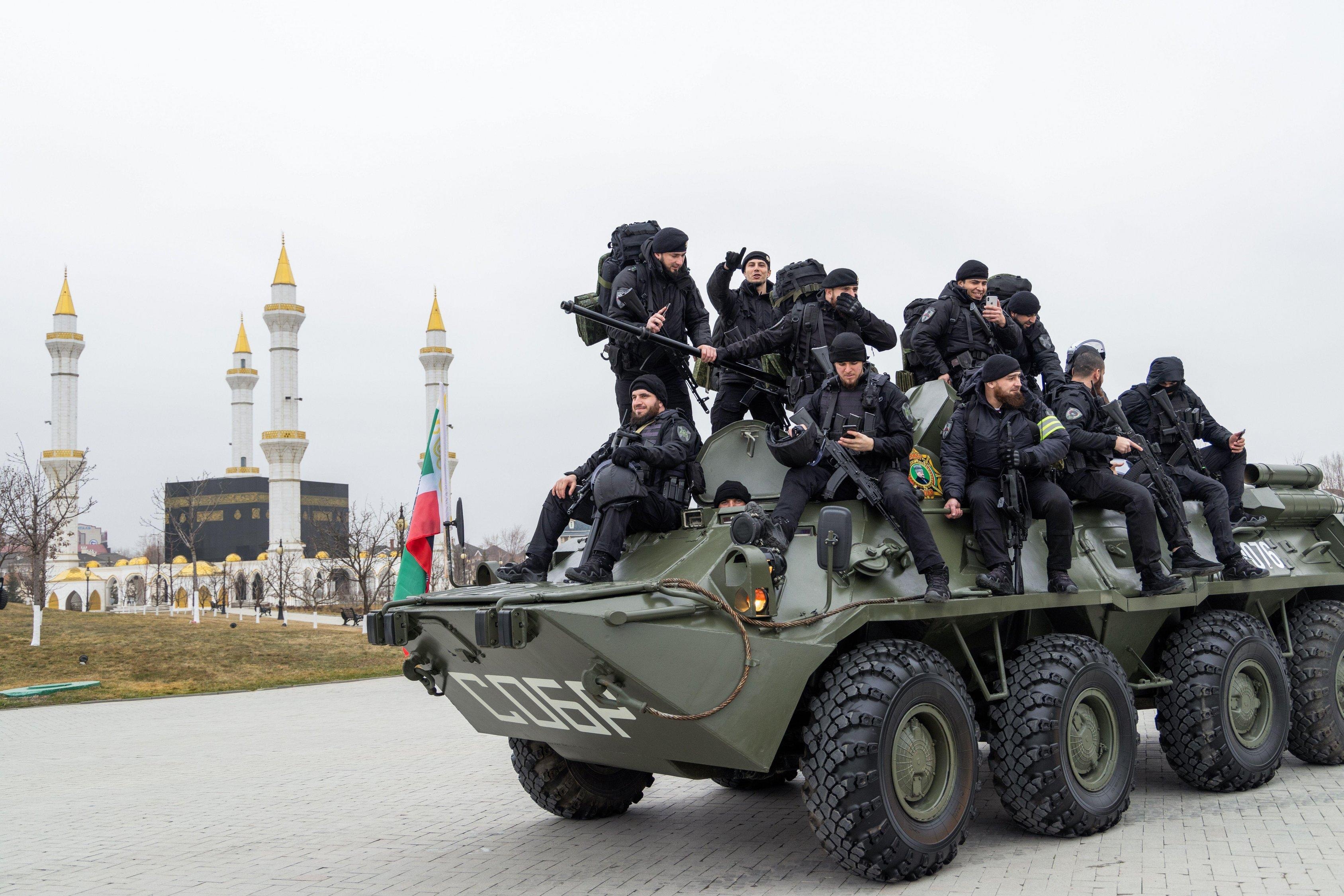 Окружили чеченцев. Спецназ Чечня кадыровцы. Спецназ Чечни кадыровцев. Чечня спечназ кадвровцы.