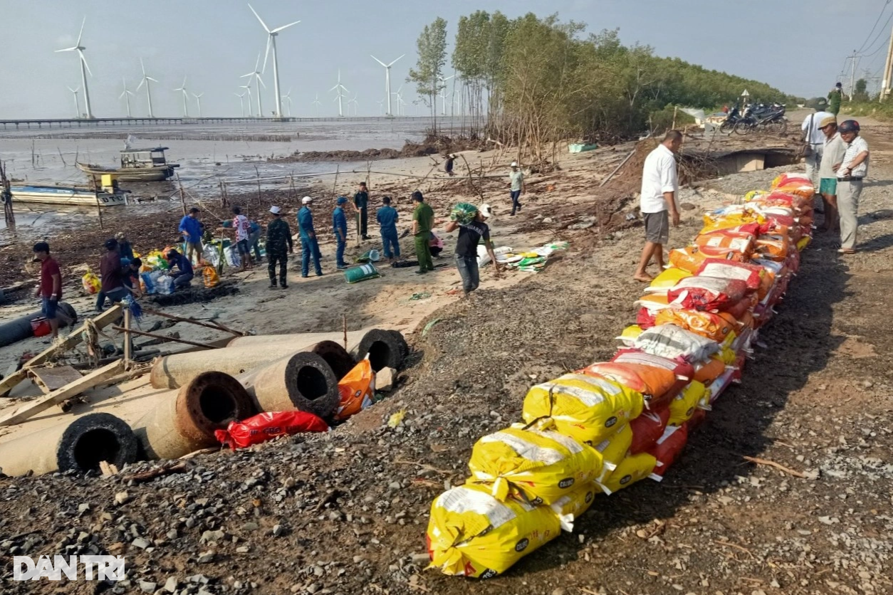 Sạt lở đê biển Đông, đe dọa nhiều nhà dân ở miền Tây - 4