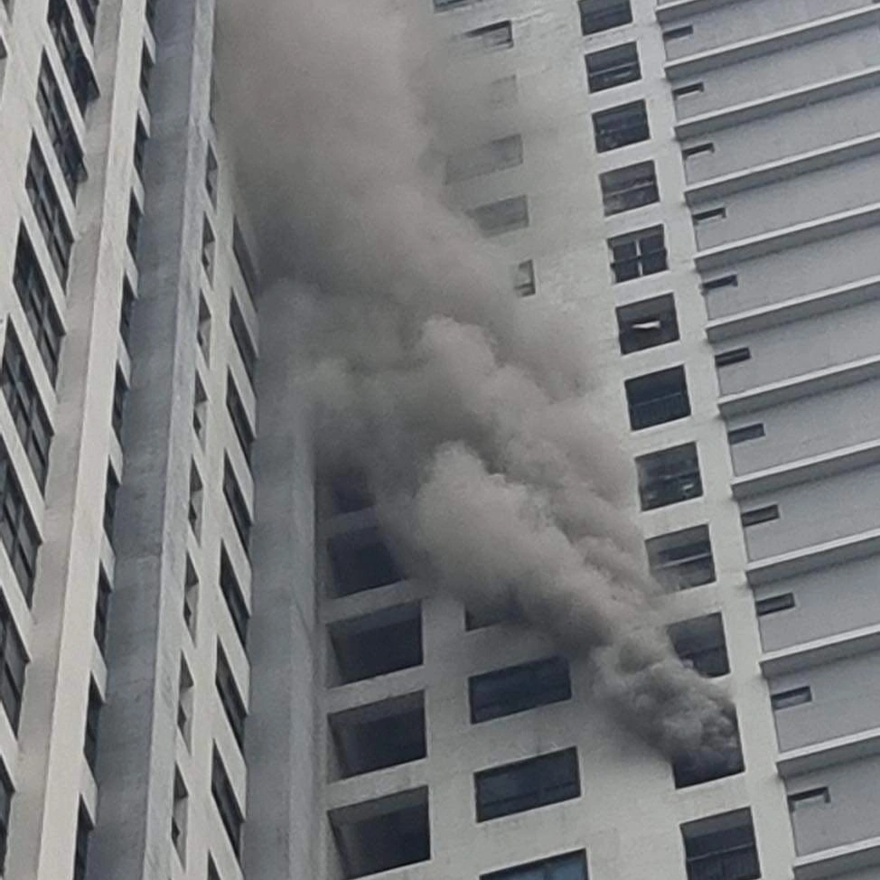Cháy căn hộ tại tầng 22 chung cư ở Hà Nội - 1