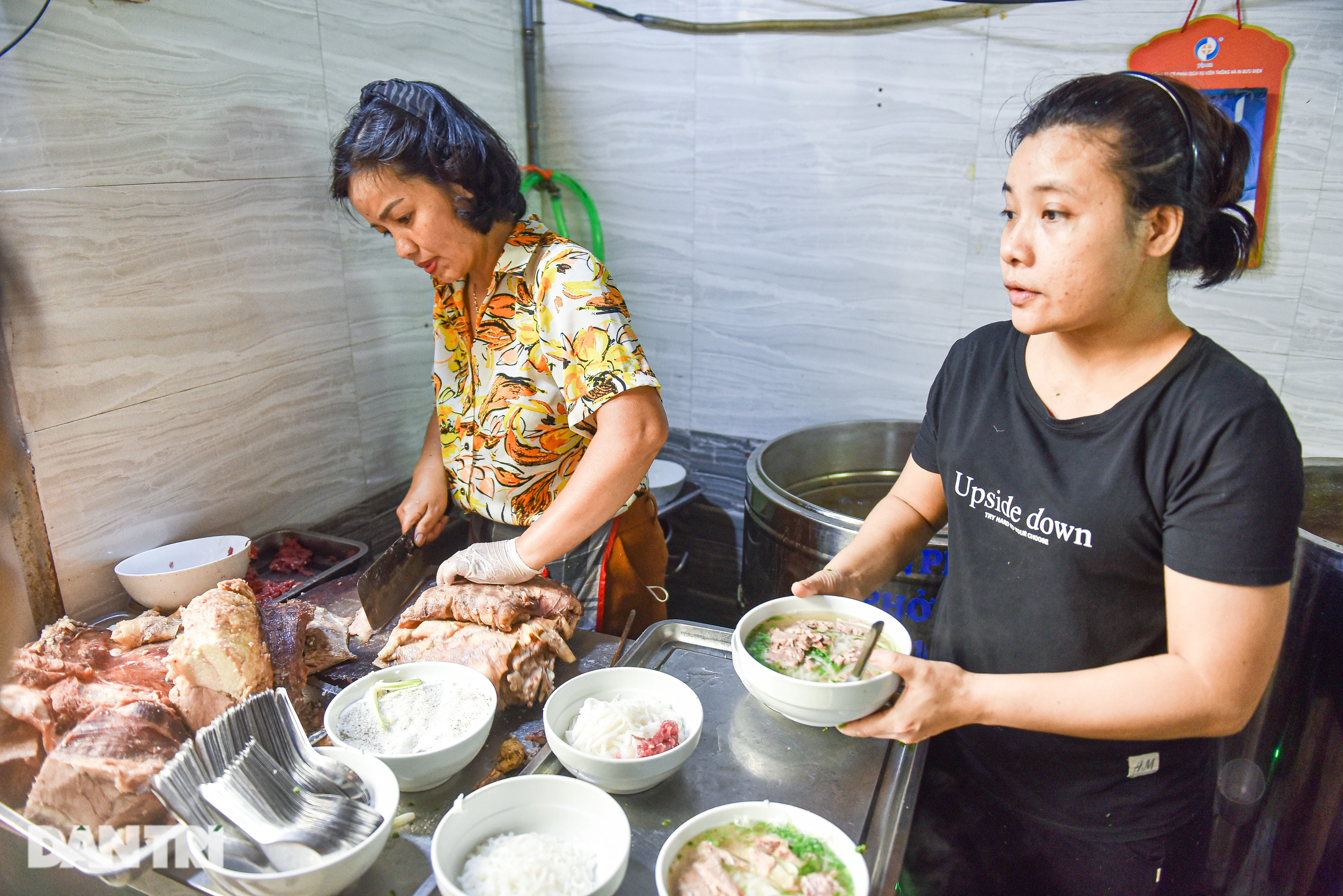 Những quán phở Hà Nội giá chỉ bằng nửa phở Thìn, khách đông nườm nượp - 2