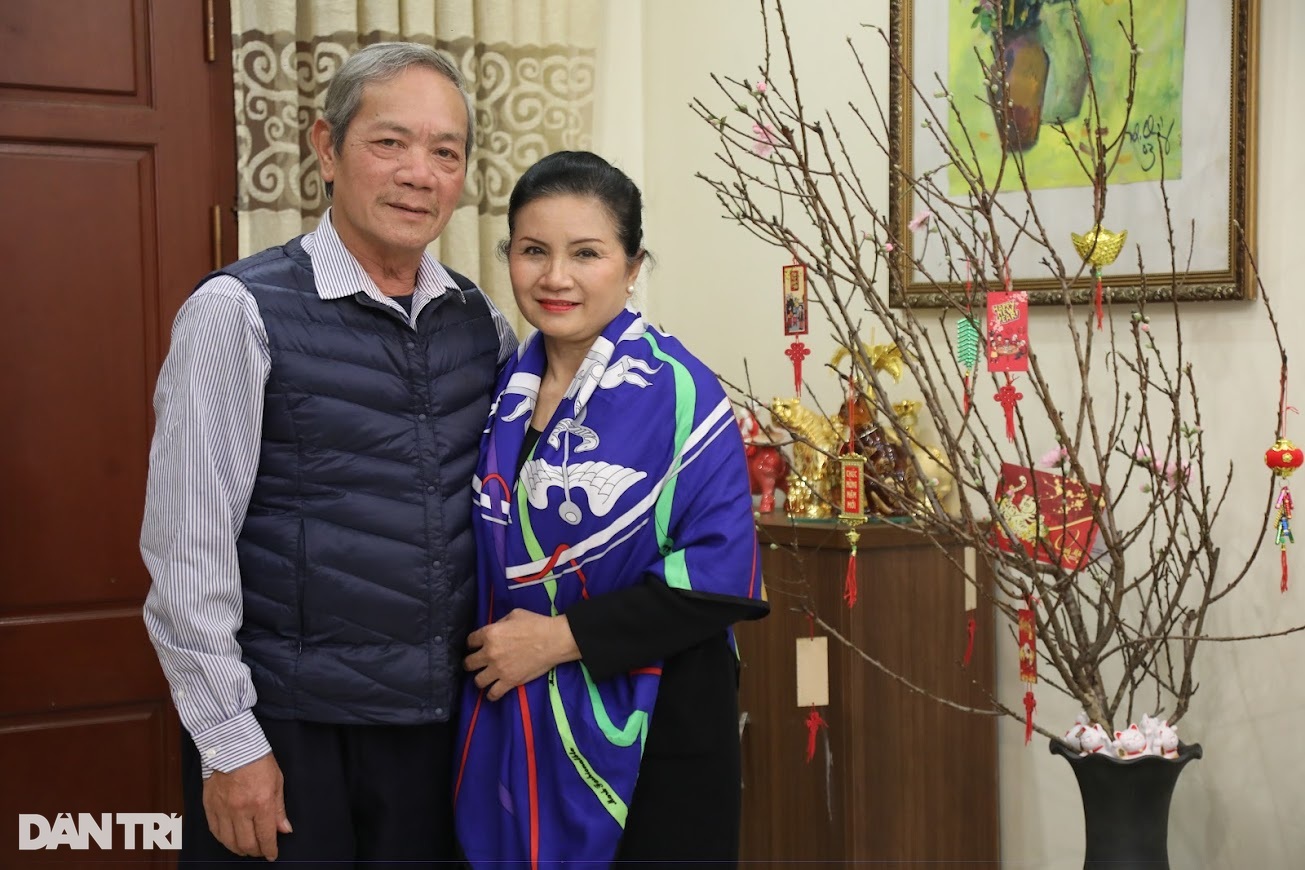 Chuyện tình duyên lận đận ngoài đời thực của bố chồng khó tính Quốc Trị - 4 Chuyện tình duyên lận đận ngoài đời thực của bố chồng khó tính Quốc Trị - 4