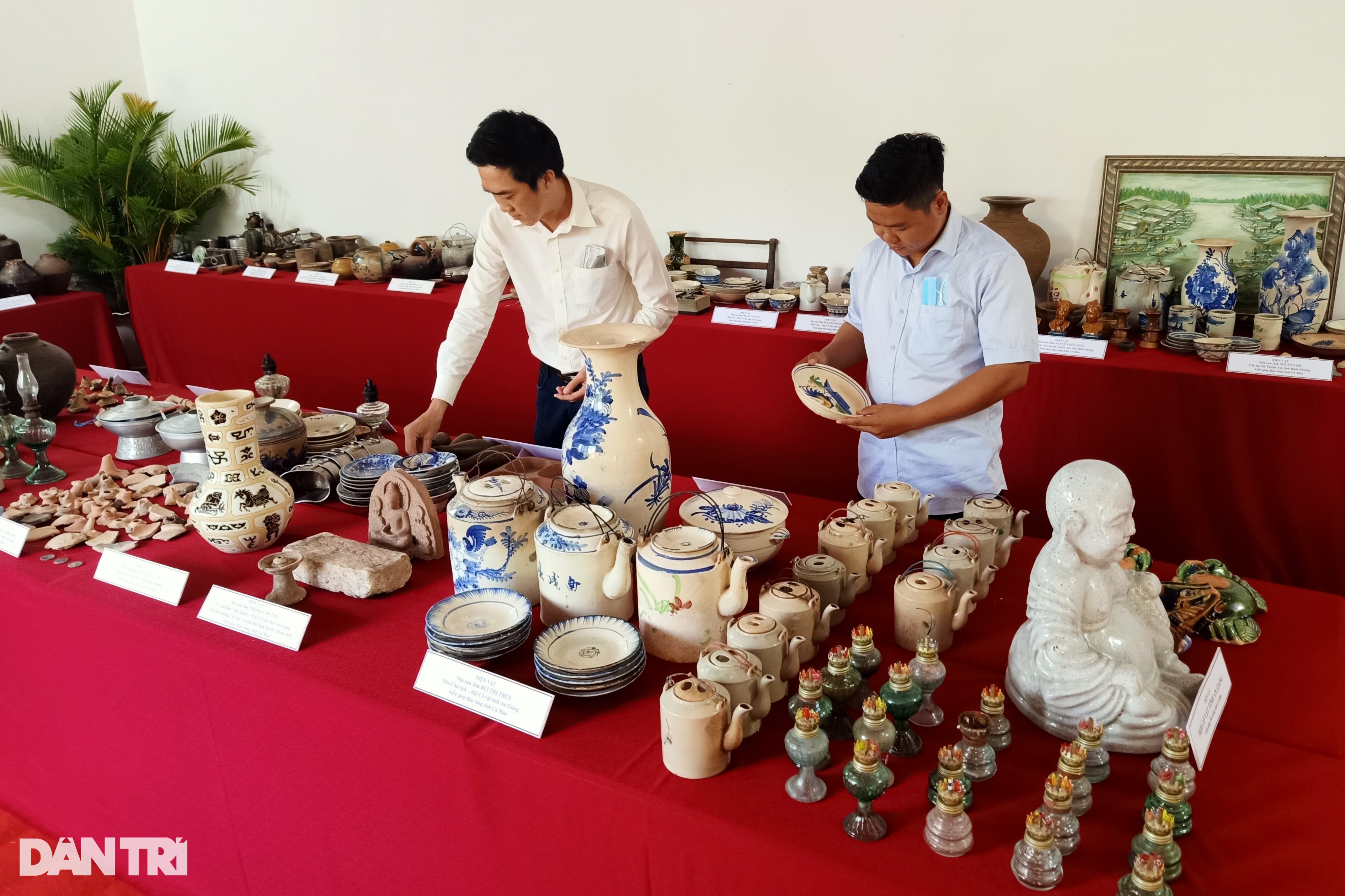 Hàng trăm hiện vật Nam Bộ xưa lần đầu tiên tề tựu ở Cà Mau - 1 Hàng trăm hiện vật Nam Bộ xưa lần đầu tiên tề tựu ở Cà Mau - 1