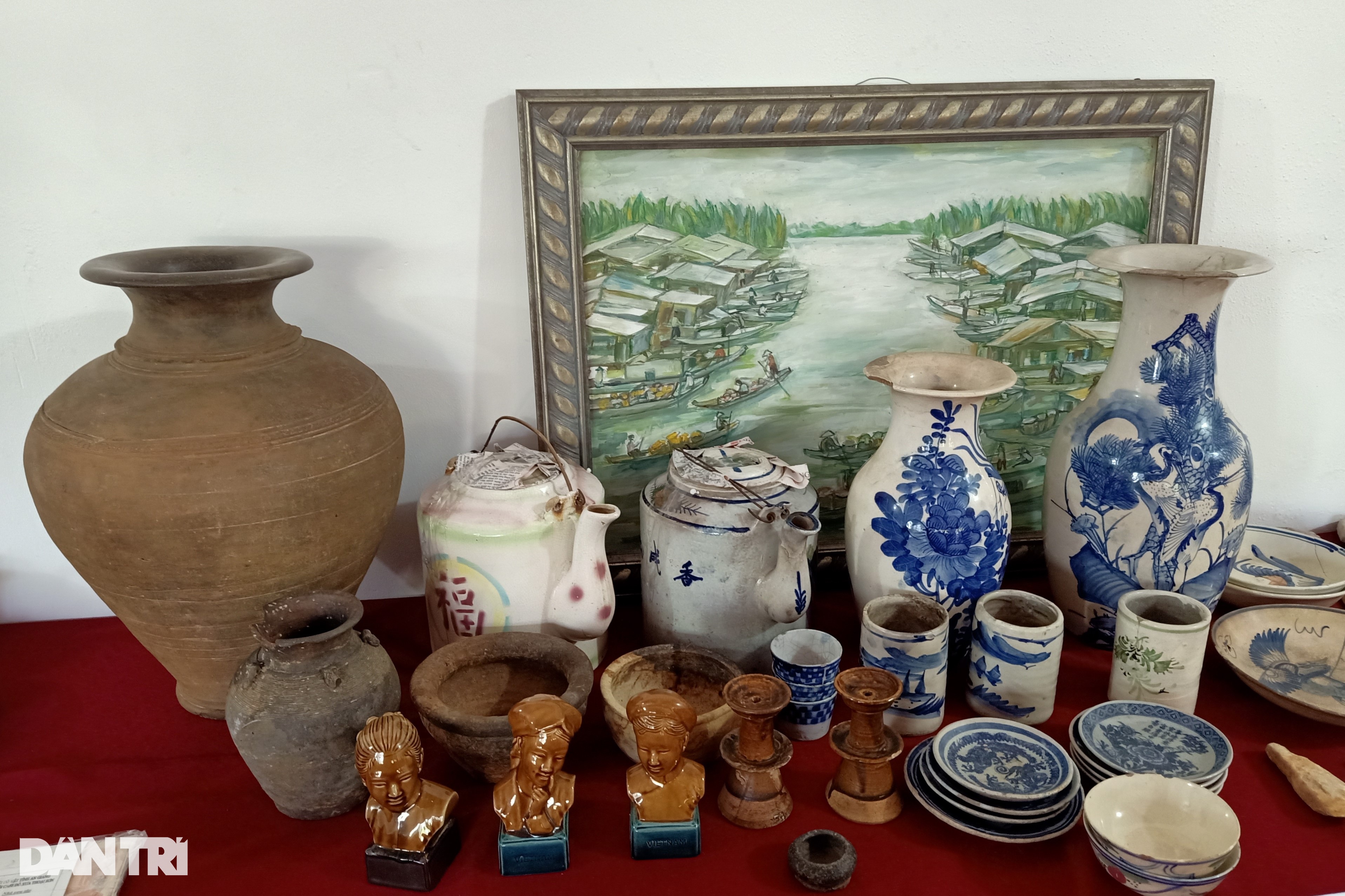 Hàng trăm hiện vật Nam Bộ xưa lần đầu tiên tề tựu ở Cà Mau - 2 Hàng trăm hiện vật Nam Bộ xưa lần đầu tiên tề tựu ở Cà Mau - 2