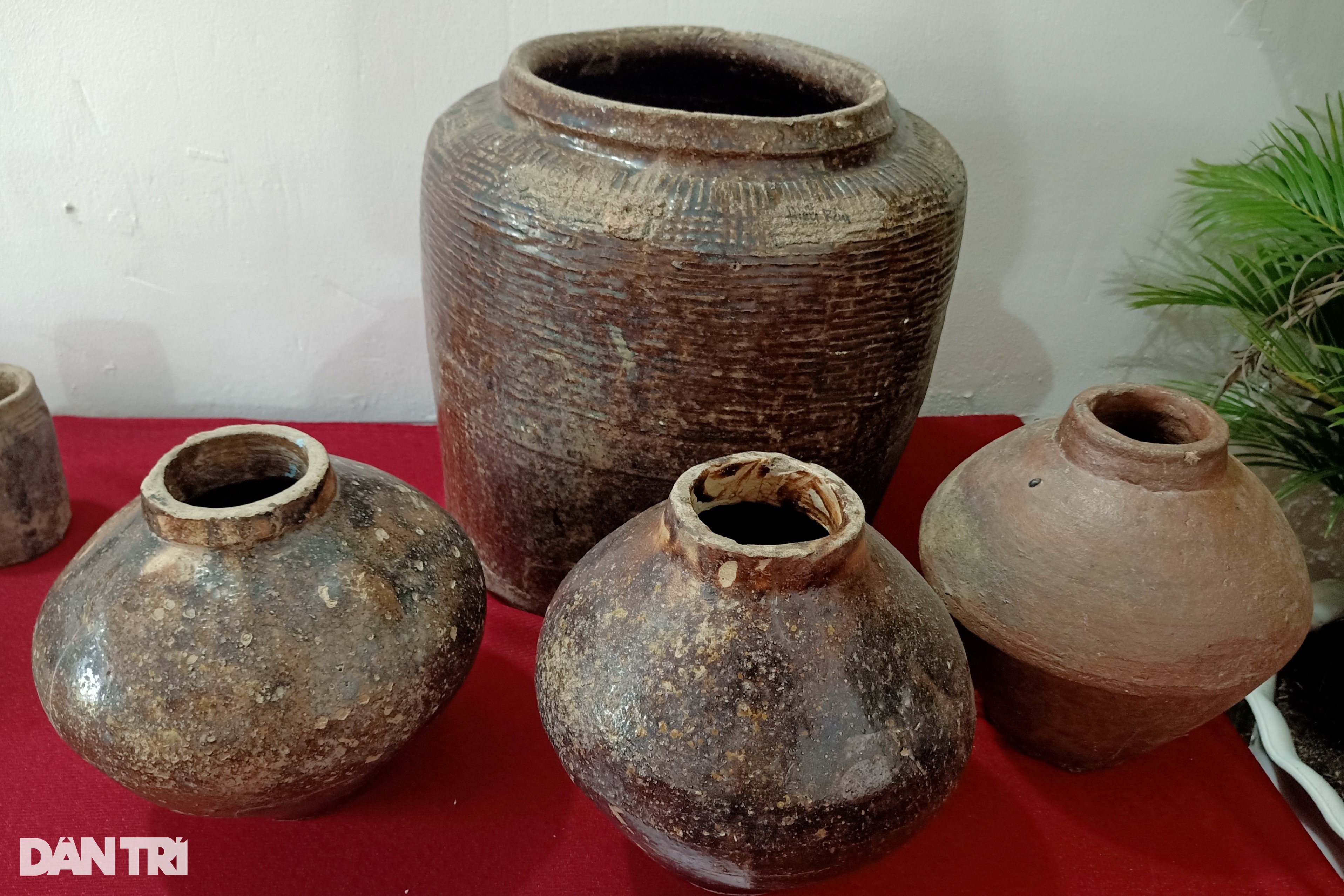 Hàng trăm hiện vật Nam Bộ xưa lần đầu tiên tề tựu ở Cà Mau - 4 Hàng trăm hiện vật Nam Bộ xưa lần đầu tiên tề tựu ở Cà Mau - 4