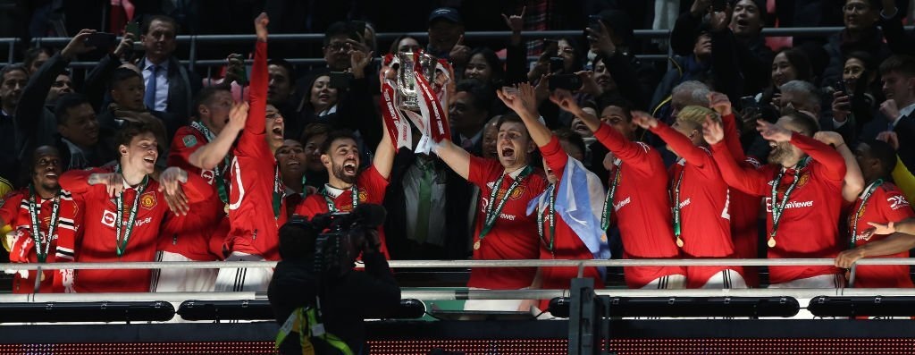 Vô địch Carabao Cup, cầu thủ Man Utd ăn mừng tưng bừng - 1