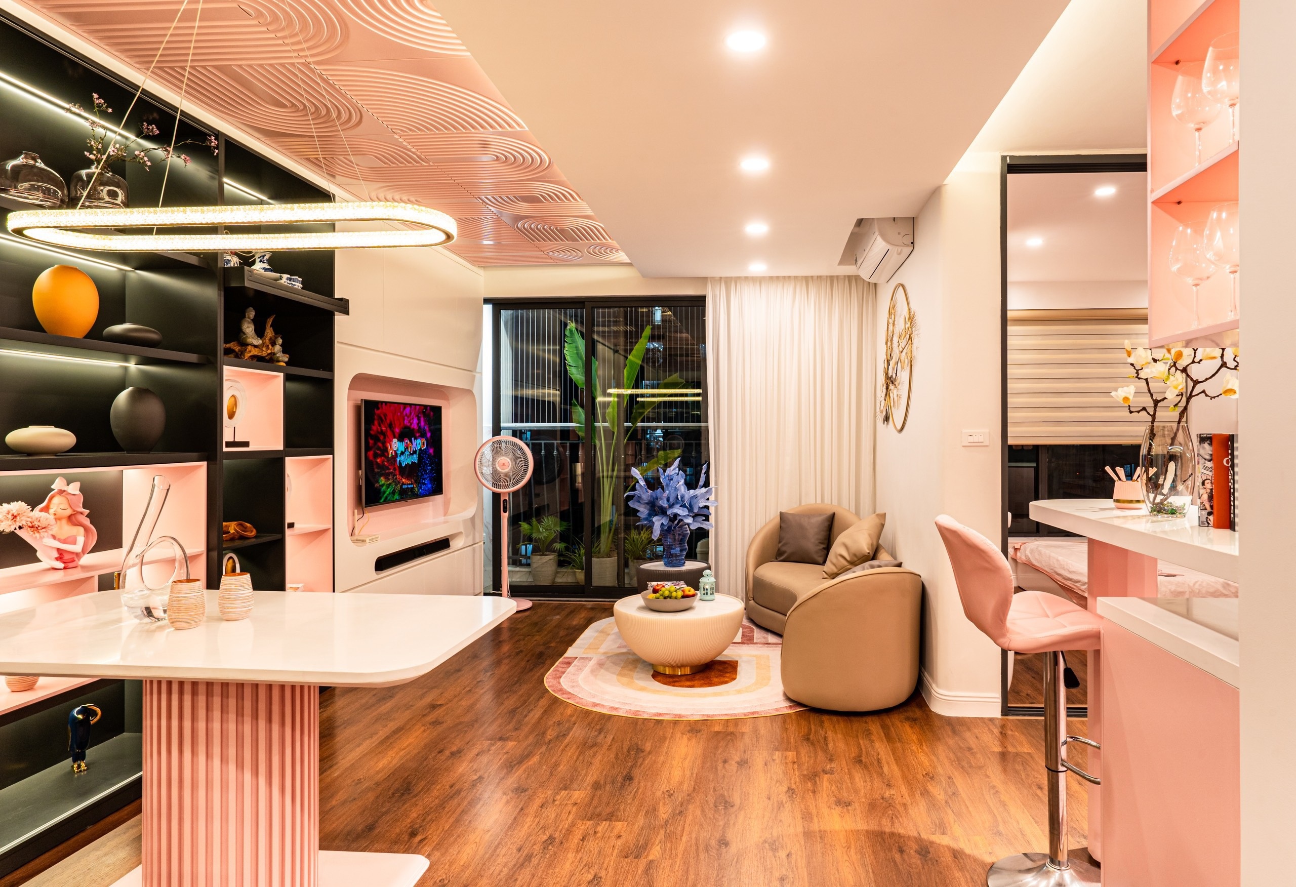 View - Chồng chi hơn 700 triệu đồng tặng vợ "căn nhà ngọt ngào" tràn ngập màu hồng | Báo Dân trí