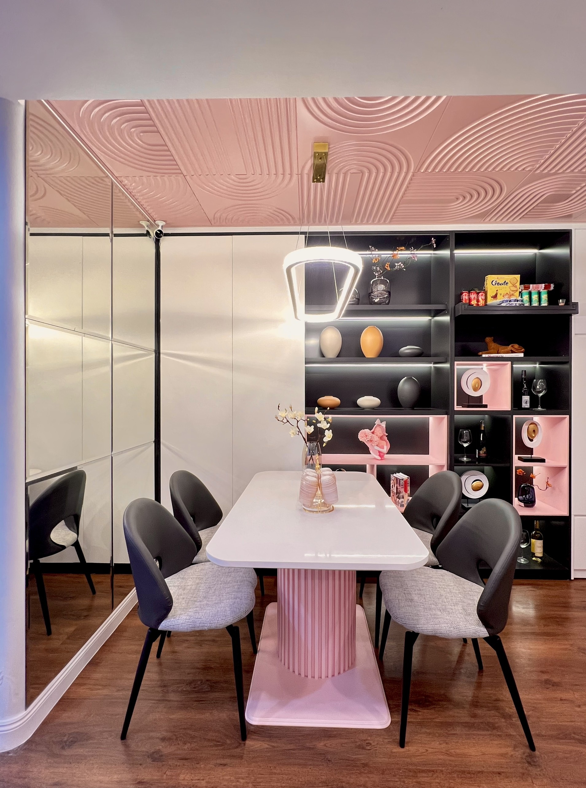 View - Chồng chi hơn 700 triệu đồng tặng vợ "căn nhà ngọt ngào" tràn ngập màu hồng | Báo Dân trí