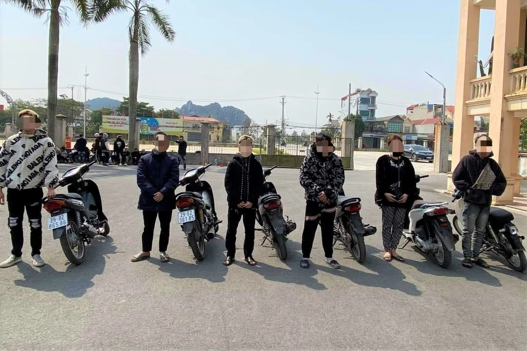 32 thanh thiếu niên đi xe máy từ Hà Nội về Ninh Bình tụ tập nẹt pô - 1