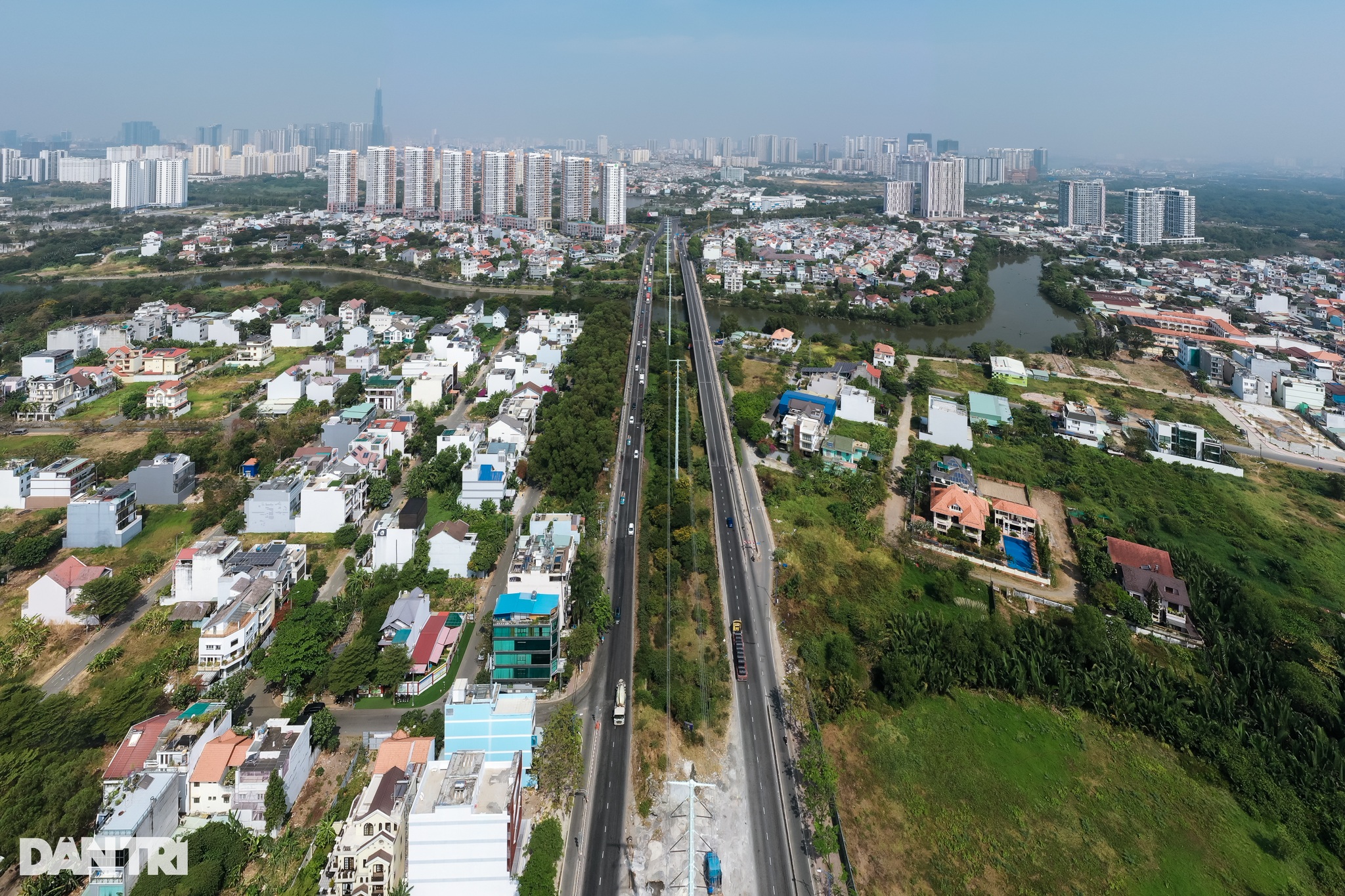 Hiện trạng dự án mở rộng đường Đồng Văn Cống thi công hơn 2 năm chưa xong - 1 Hiện trạng dự án mở rộng đường Đồng Văn Cống thi công hơn 2 năm chưa xong - 1